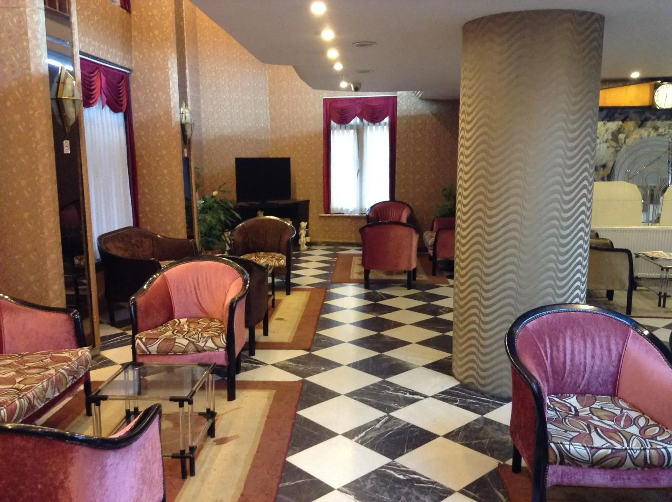 Communal lounge/ TV room, Seating Area in Tayhan Hotel