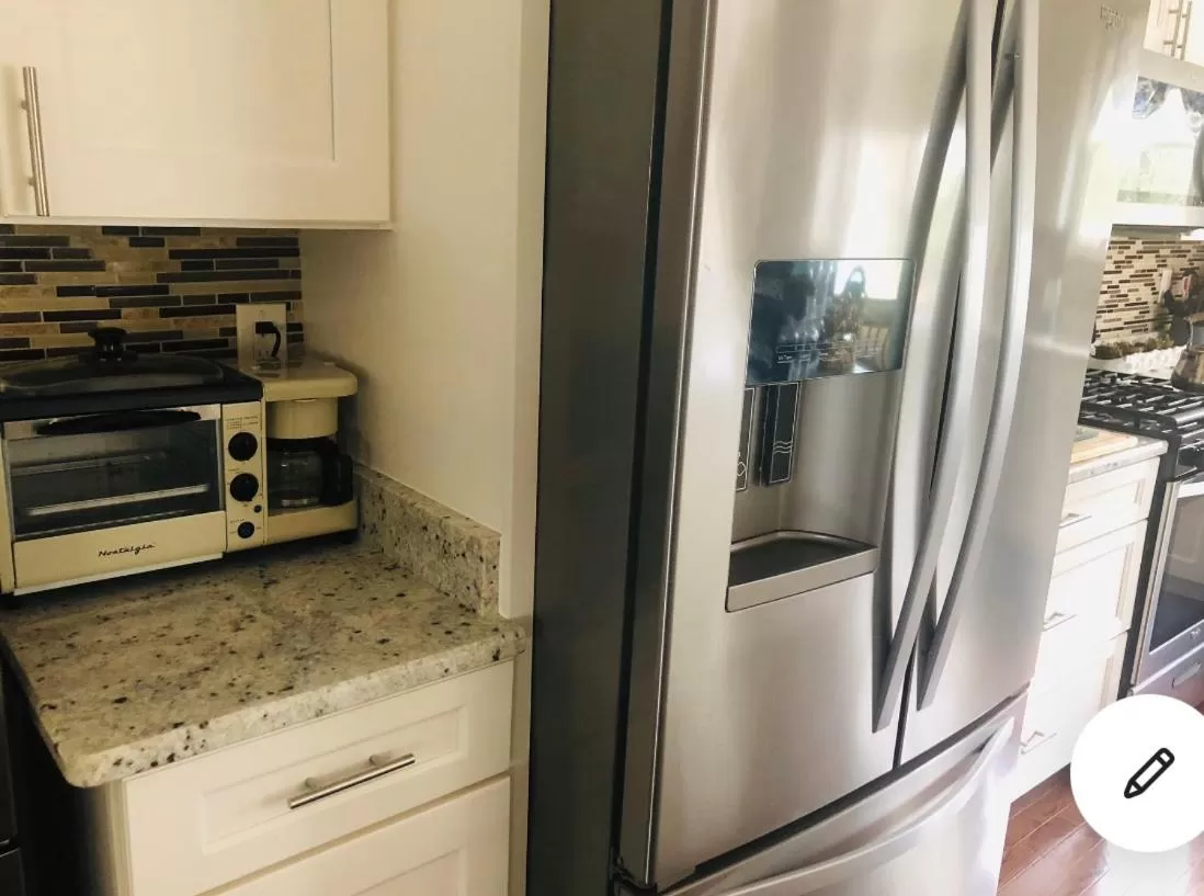 Kitchen/Kitchenette in Naomi’s Bed & Breakfast