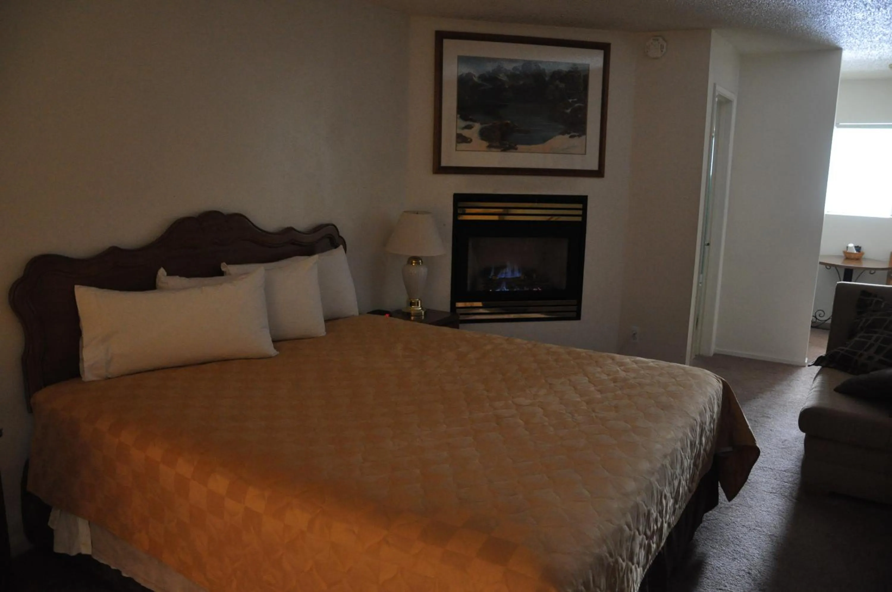 Bed in Cedar Inn & Suites