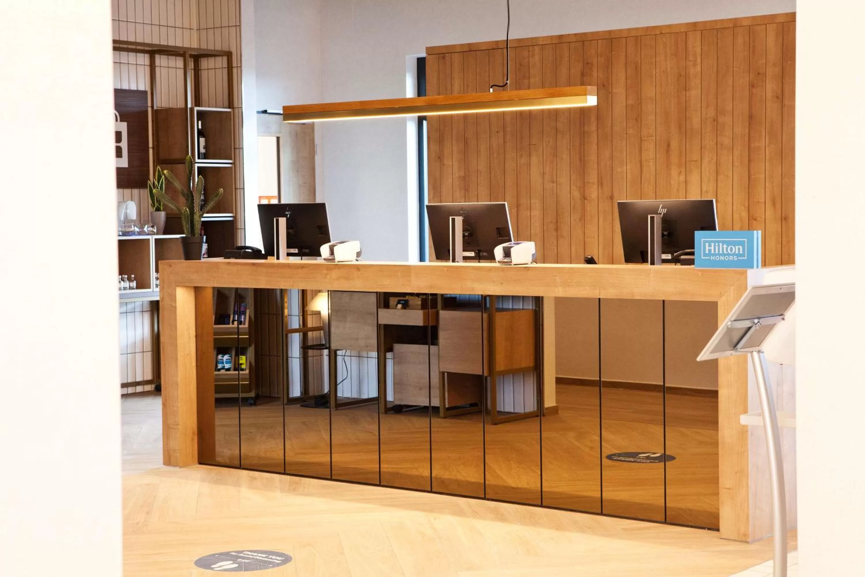 Lobby or reception in Hilton Garden Inn Munich Messe