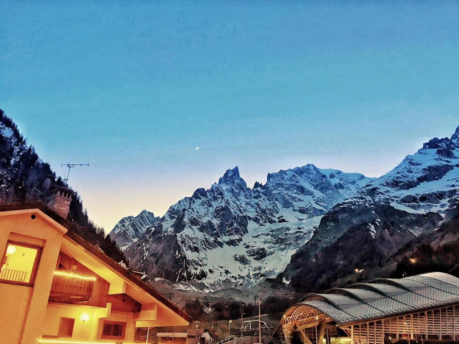 Property building in Shatush Hotel