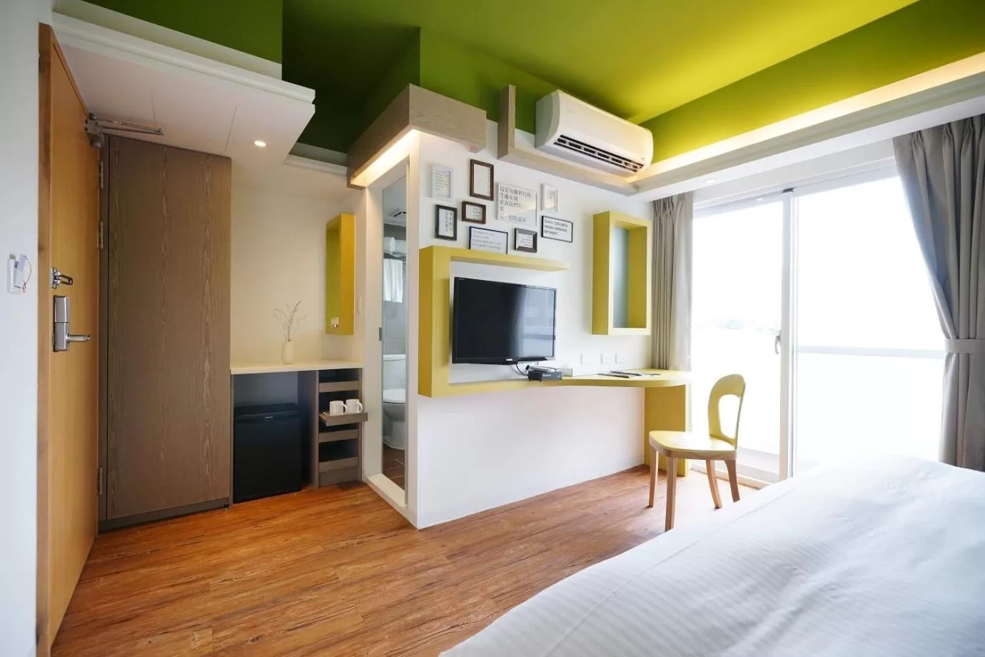 Balcony/Terrace, Bed in Papersun Hotel