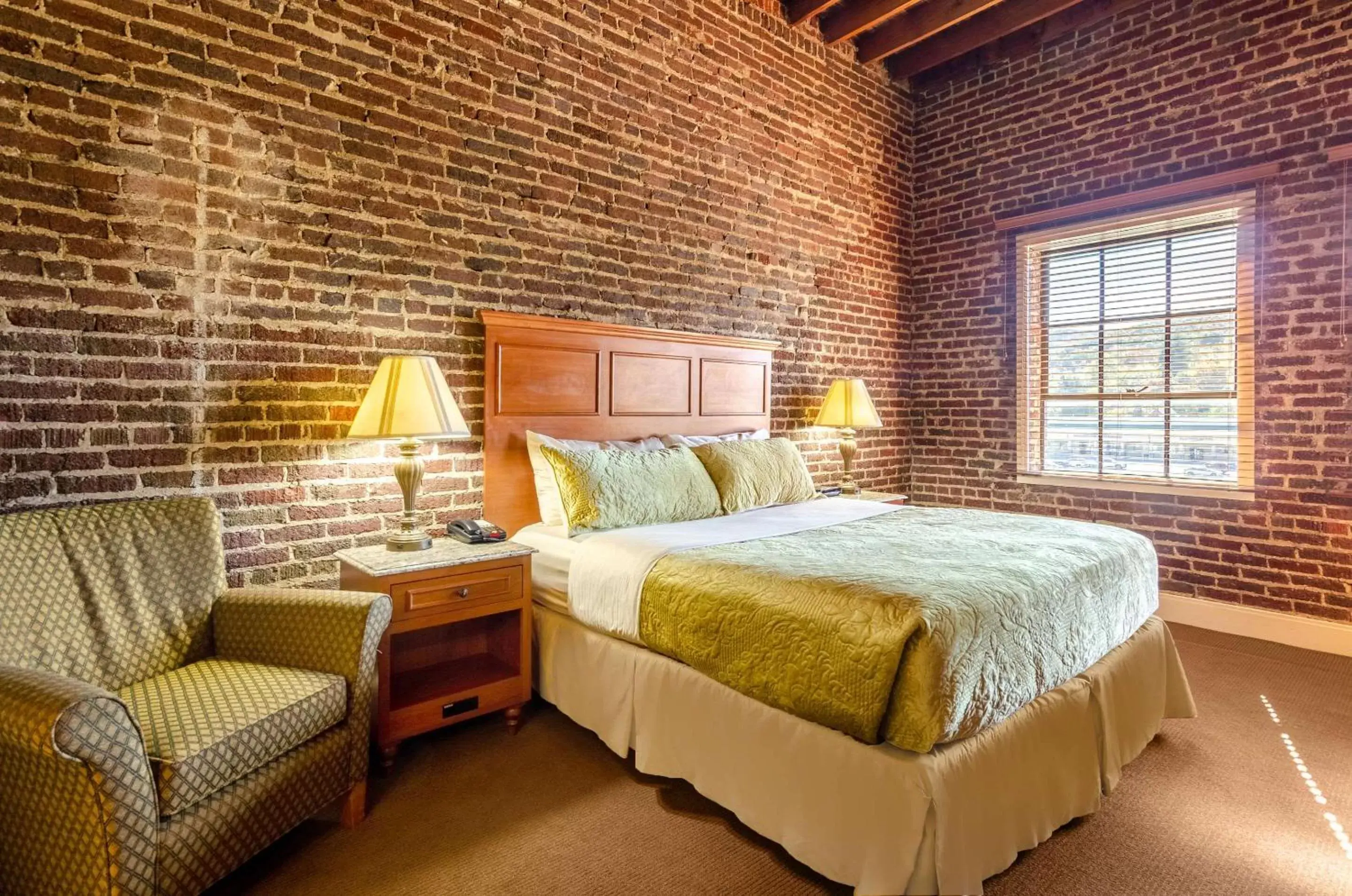 Photo of the whole room, Bed in Jackson Park Inn, Ascend Hotel Collection