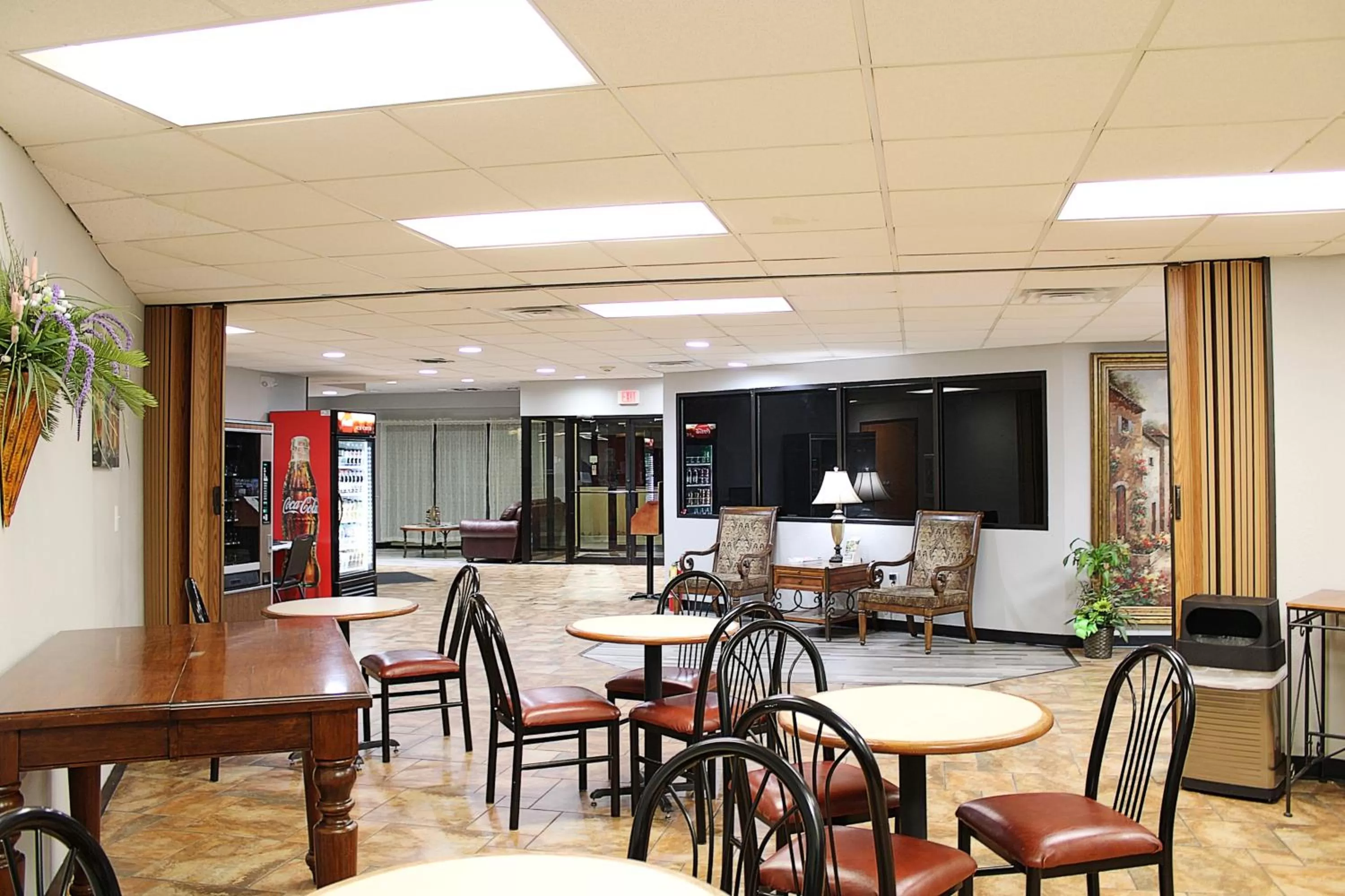 Breakfast in Greenlight Inn & Suites St James