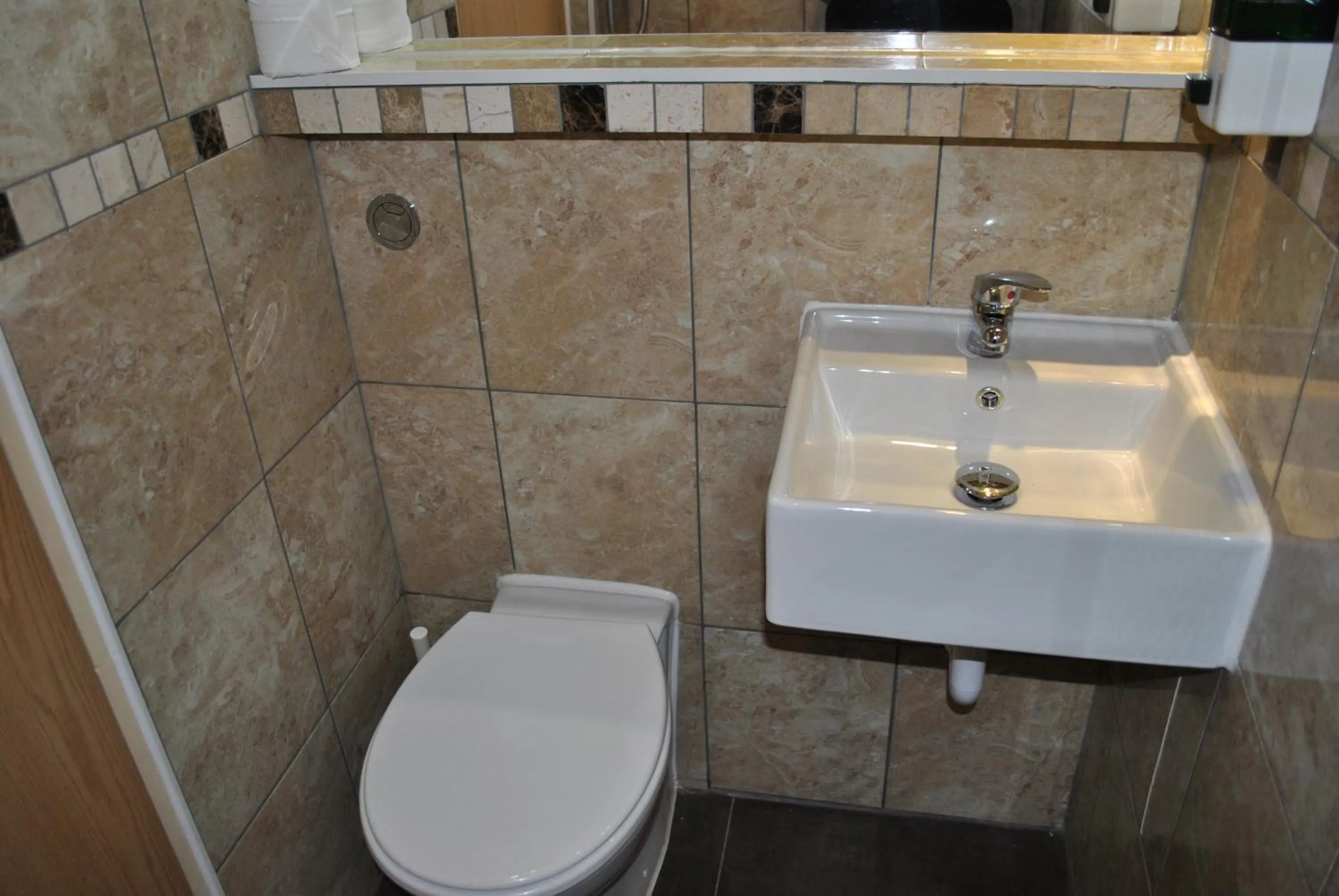 Bathroom in Carlton Hotel