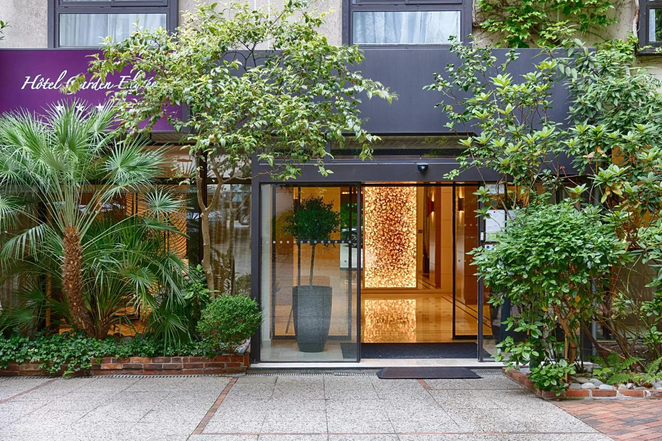 Facade/entrance in Garden-Elysée