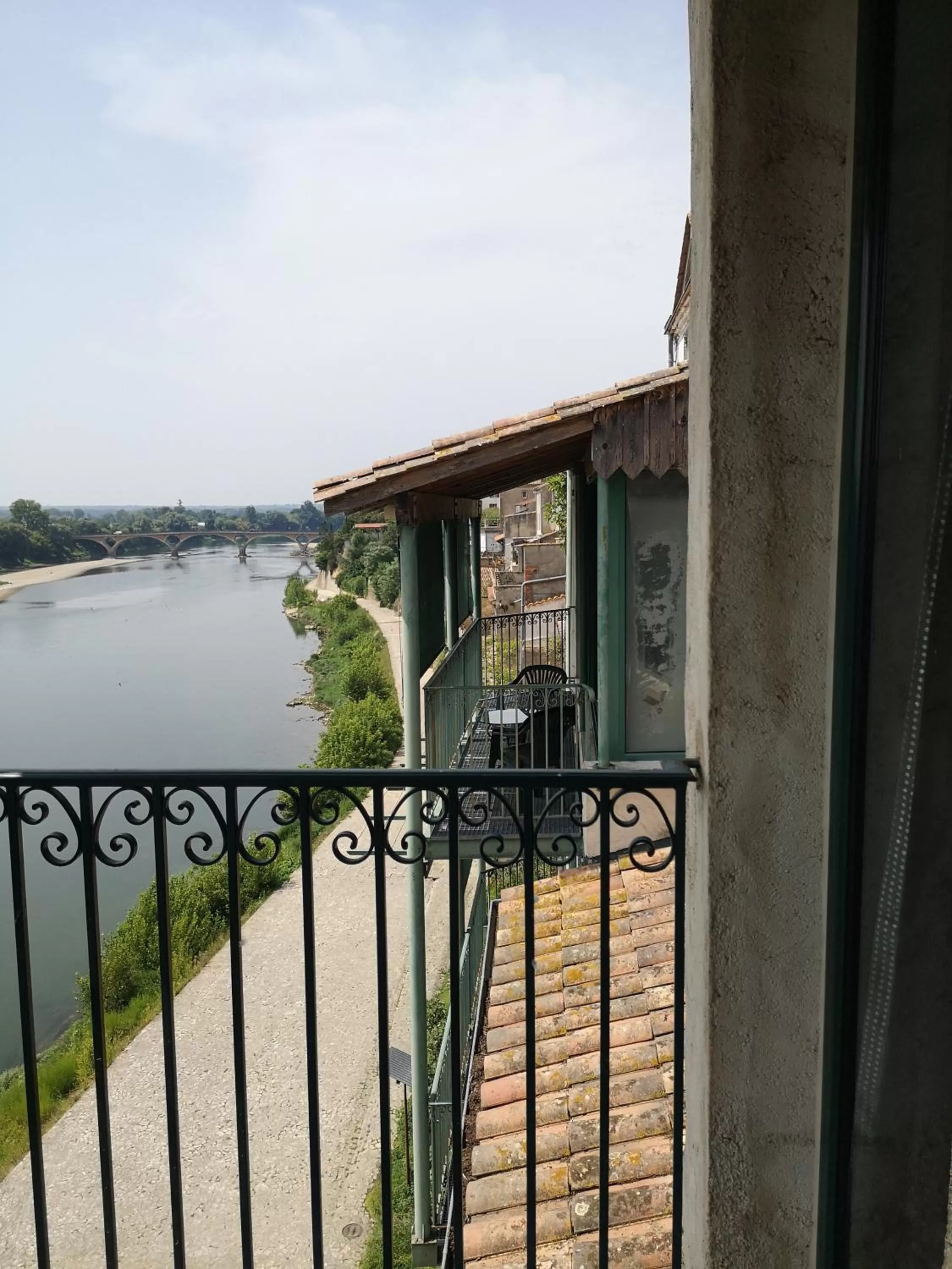 View (from property/room) in CÔTE GARONNE le BALCON DES DAMES -hôtel et restaurant- Tonneins Fauillet Marmande - vue panoramique bord de Garonne chambres climatisées