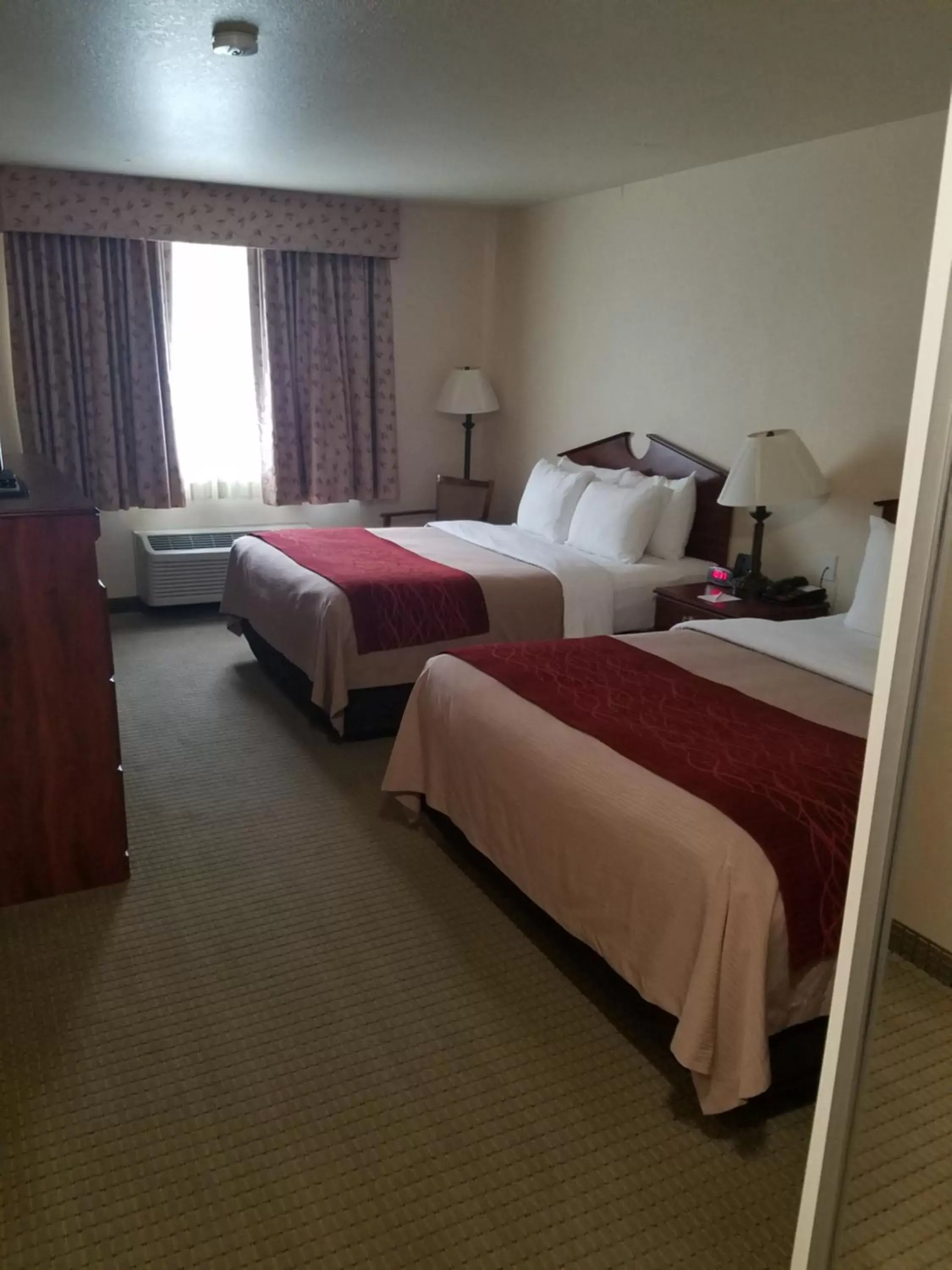 Bedroom, Bed in SureStay Plus Hotel by Best Western Buffalo