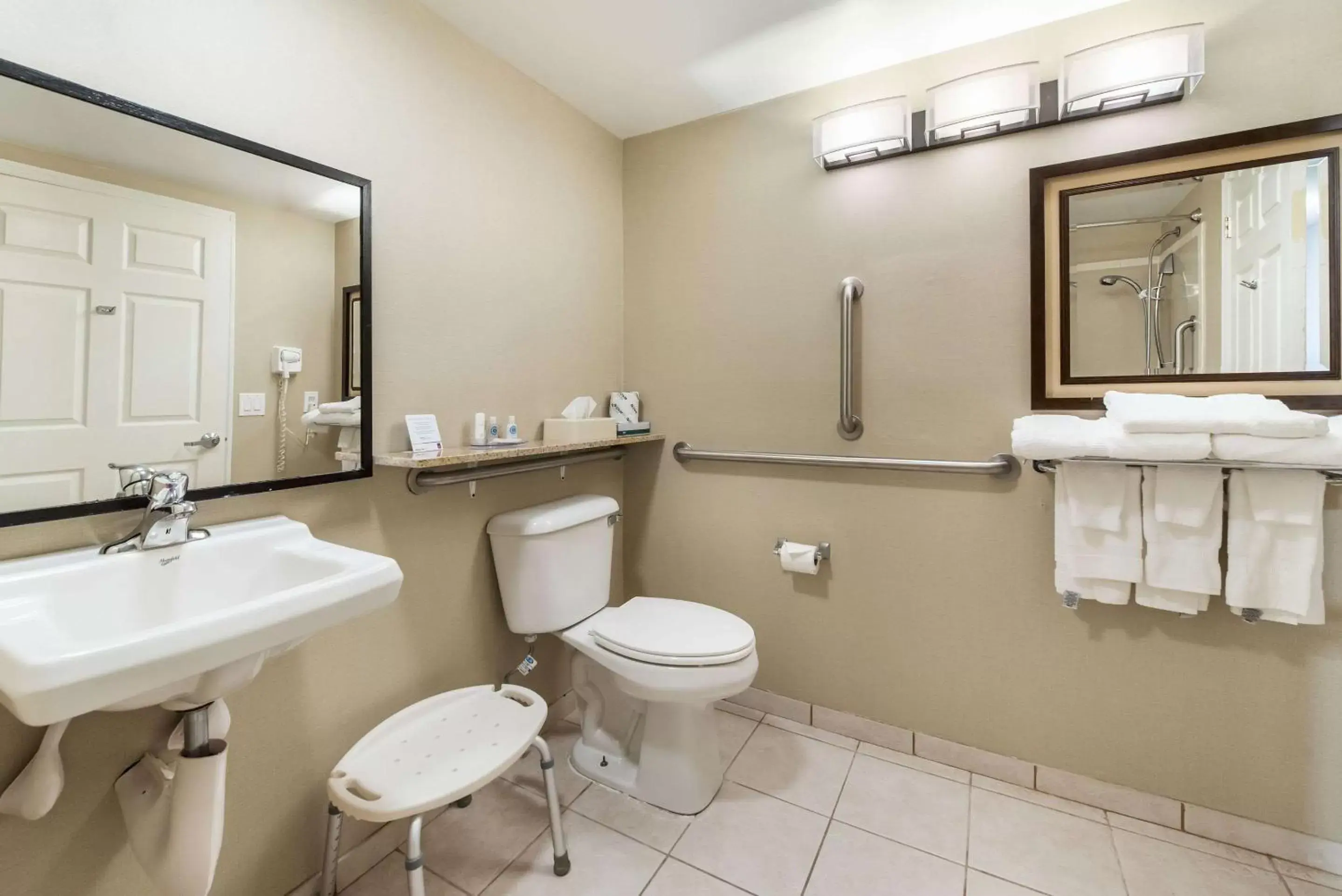Bathroom in Comfort Suites Atlantic City North