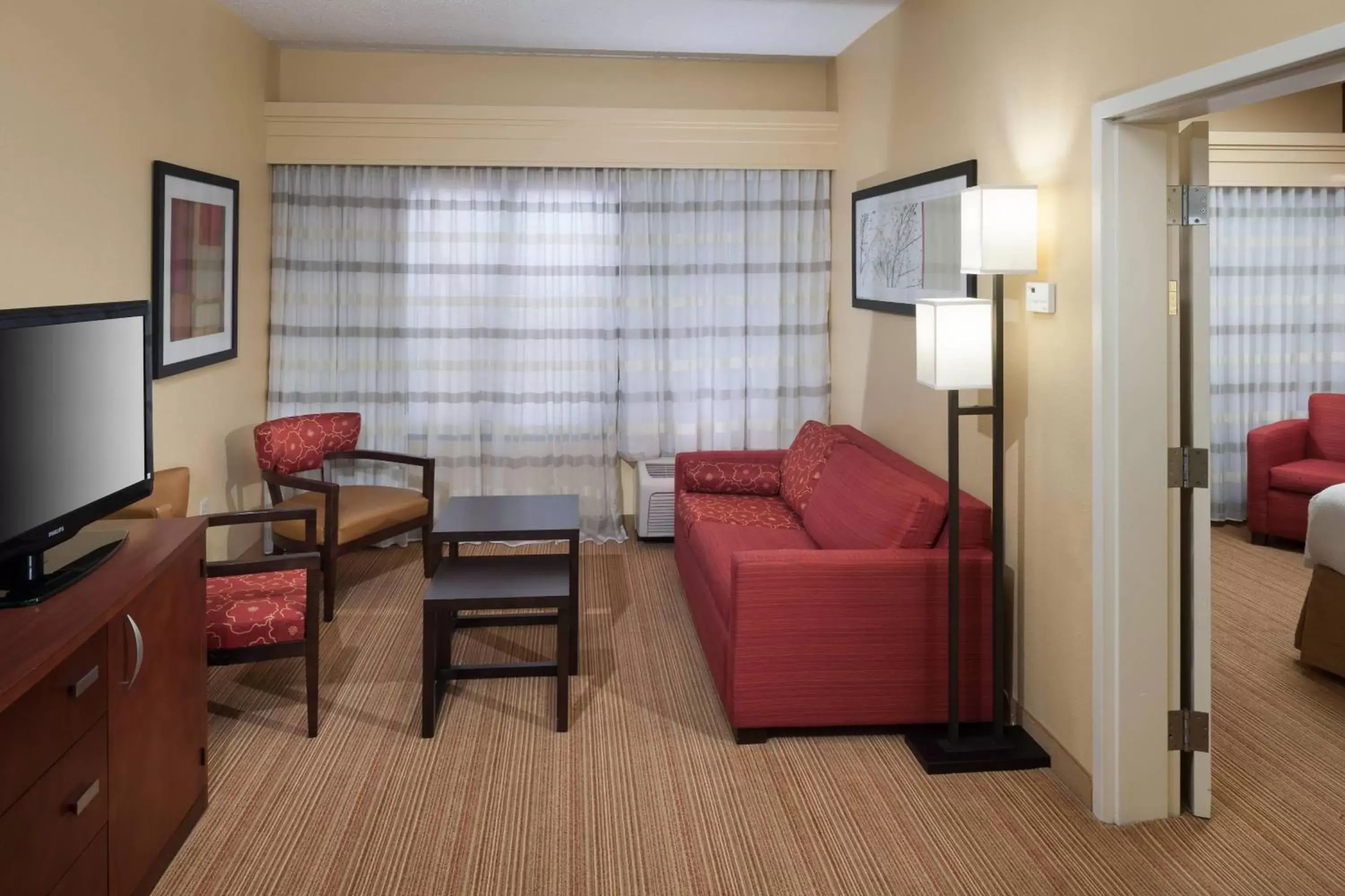 Living room, Seating Area in Courtyard by Marriott Jackson Ridgeland