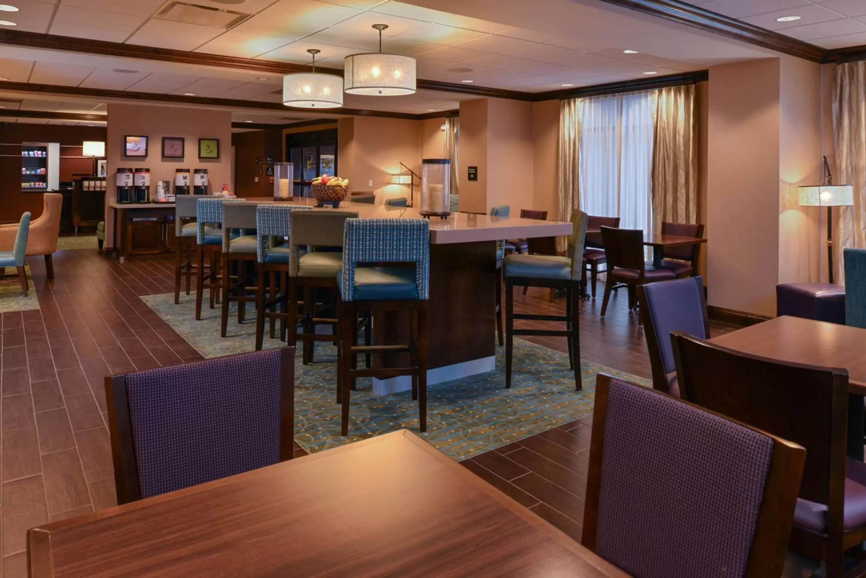 Lobby or reception, Restaurant/Places to Eat in Hampton Inn Omaha Midtown-Aksarben
