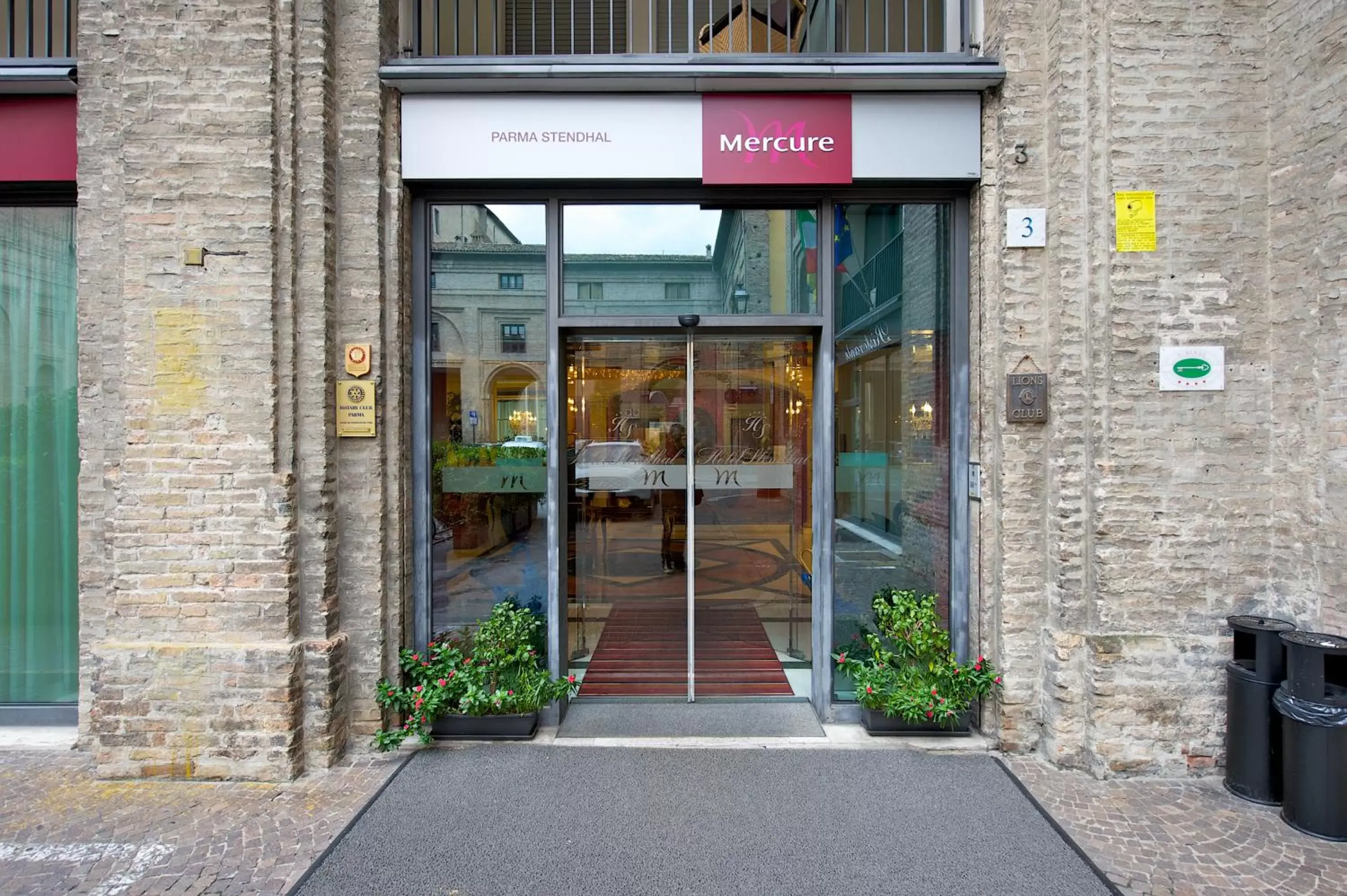 Facade/Entrance in Mercure Parma Stendhal