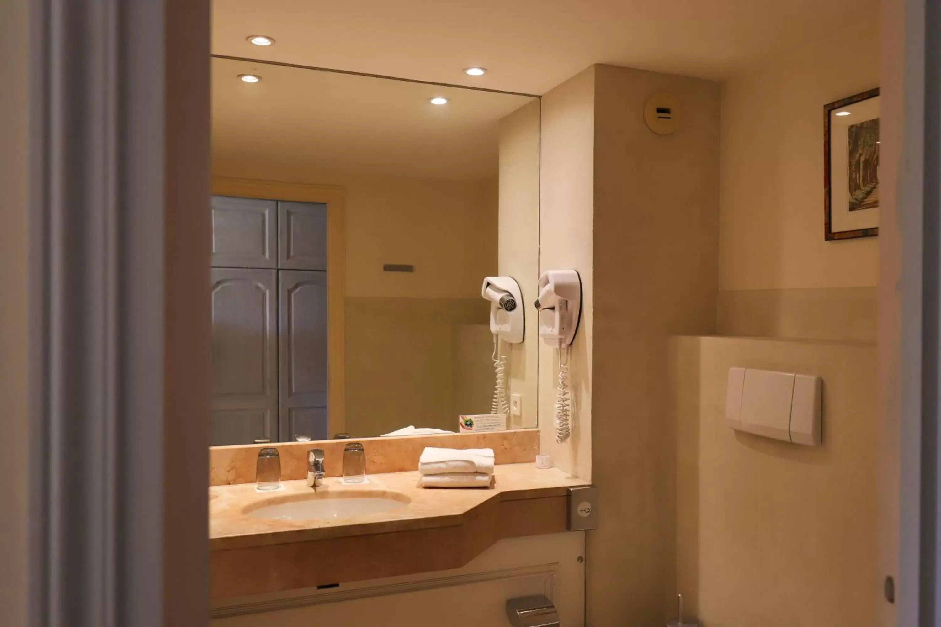Bathroom in Hôtel De Mougins