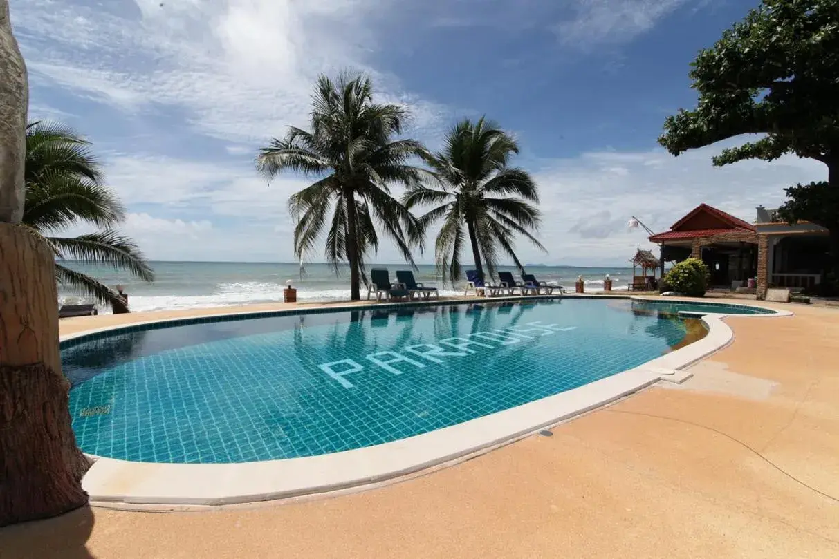 Swimming Pool in Lanta Paradise Beach Resort