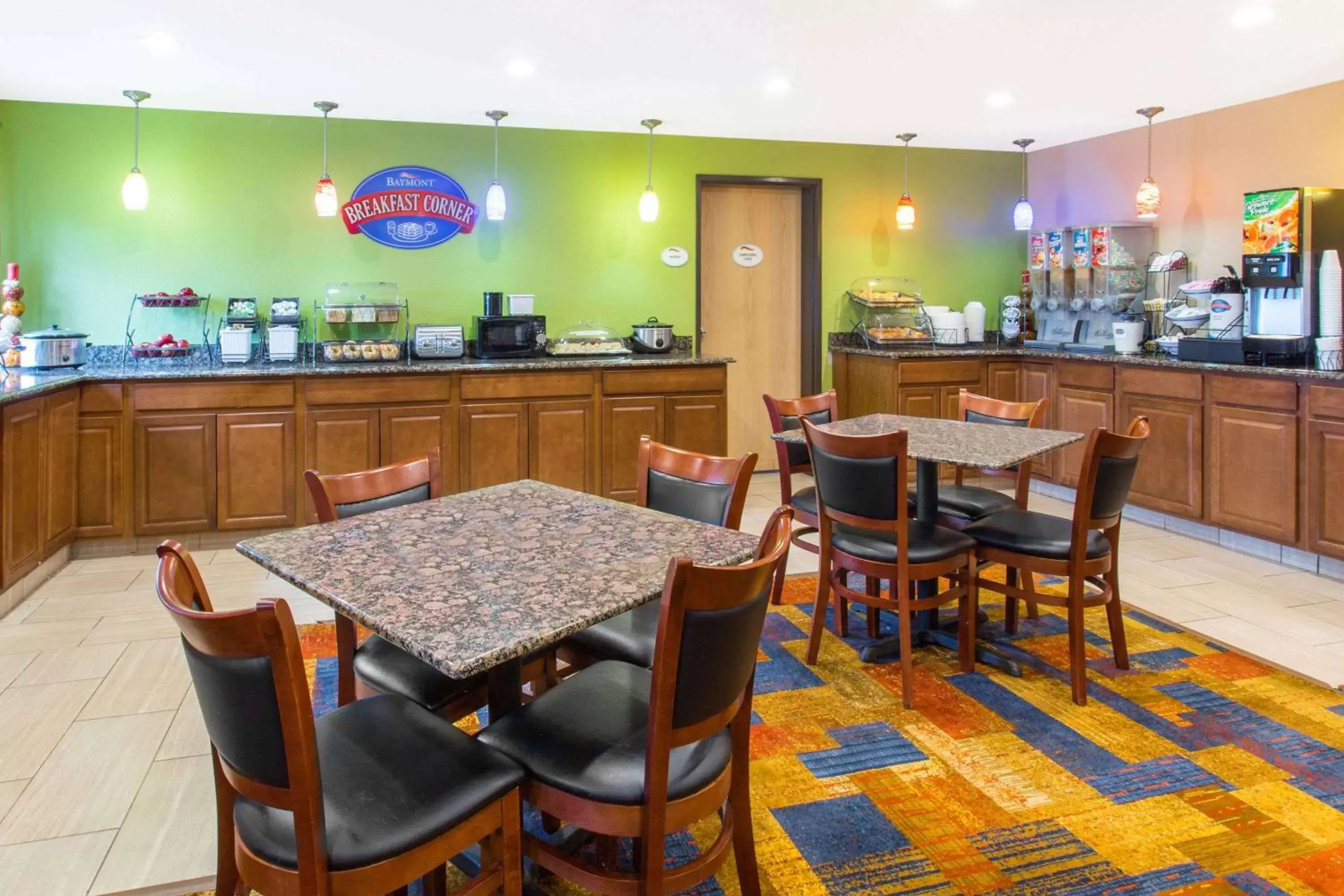 Restaurant/Places to Eat in Baymont by Wyndham Waukesha