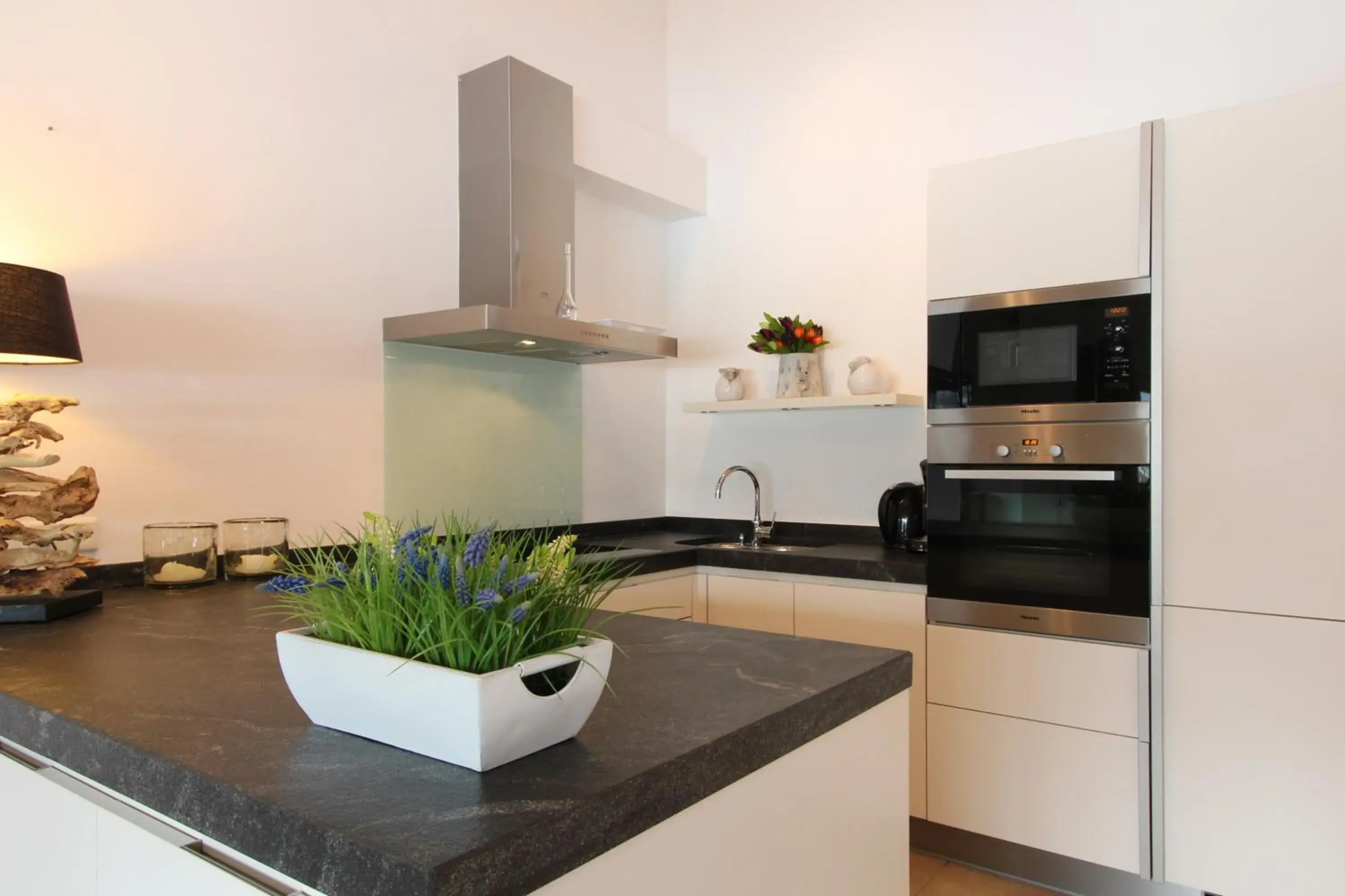 Dining area, Kitchen/Kitchenette in Avenida Mountain Resort by Alpin Rentals