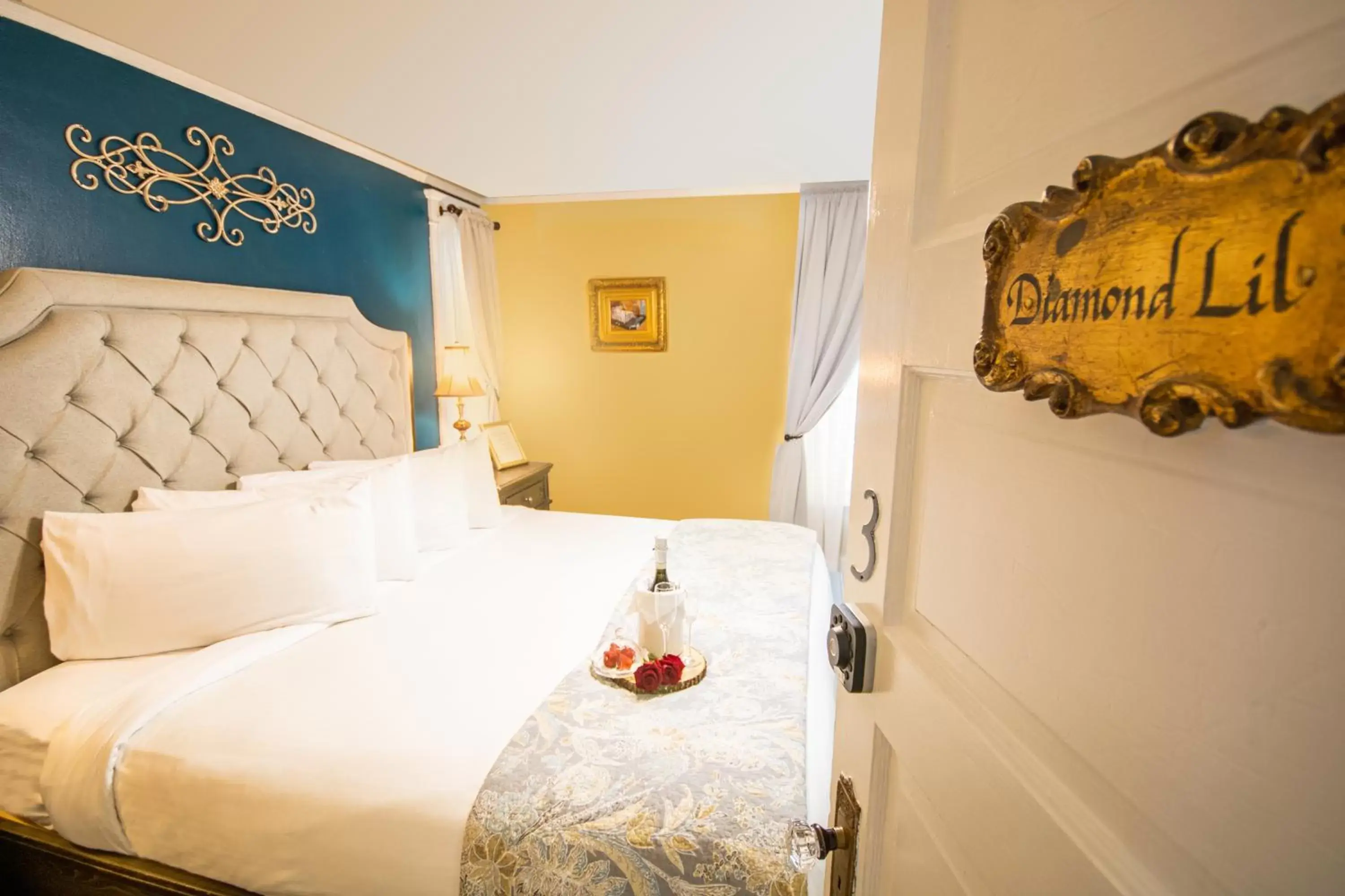 Bed in Inn on Charlotte