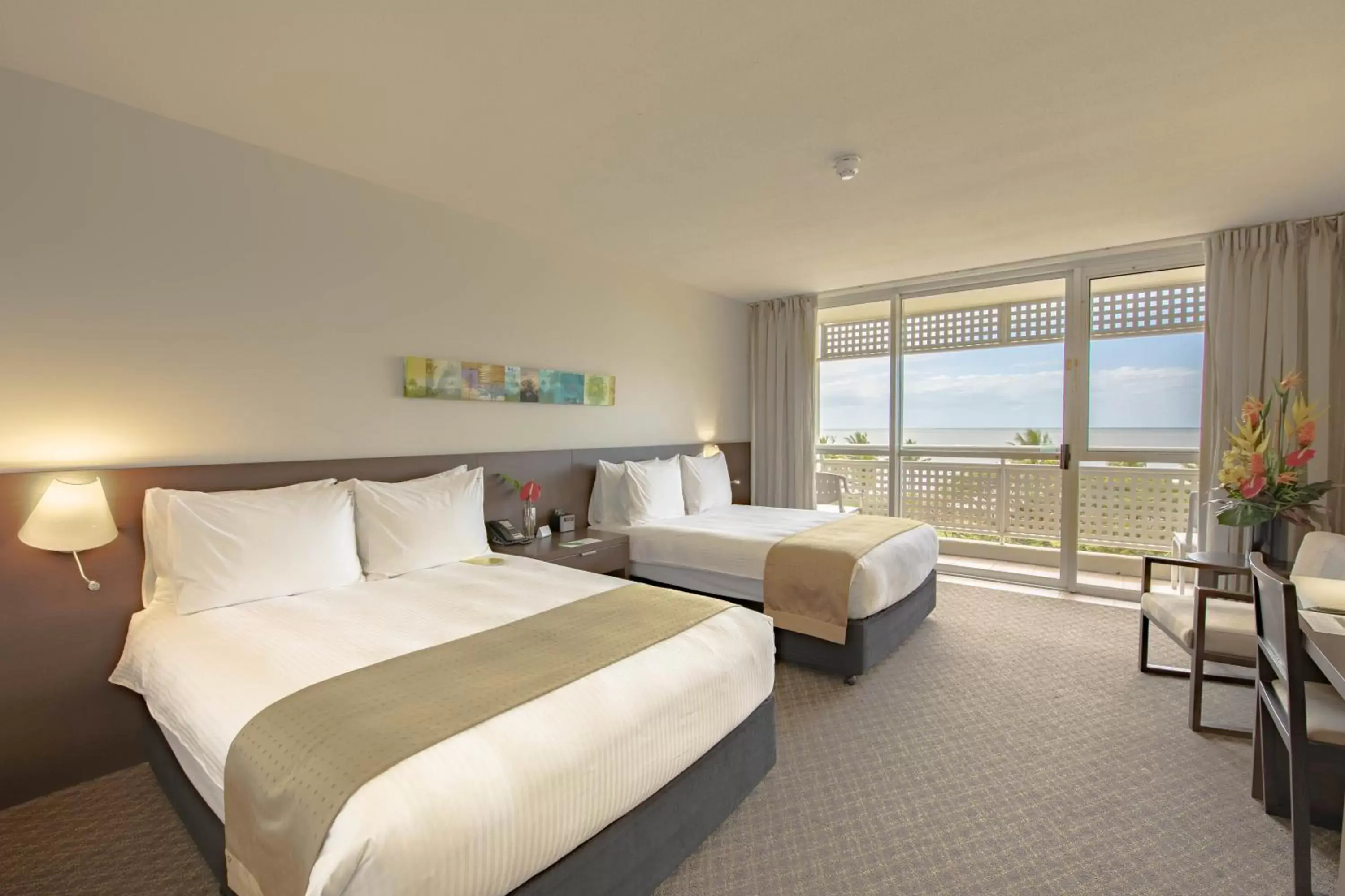 Sea view, Bed in Cairns Harbourside Hotel Sea view, Bed in Cairns Harbourside Hotel