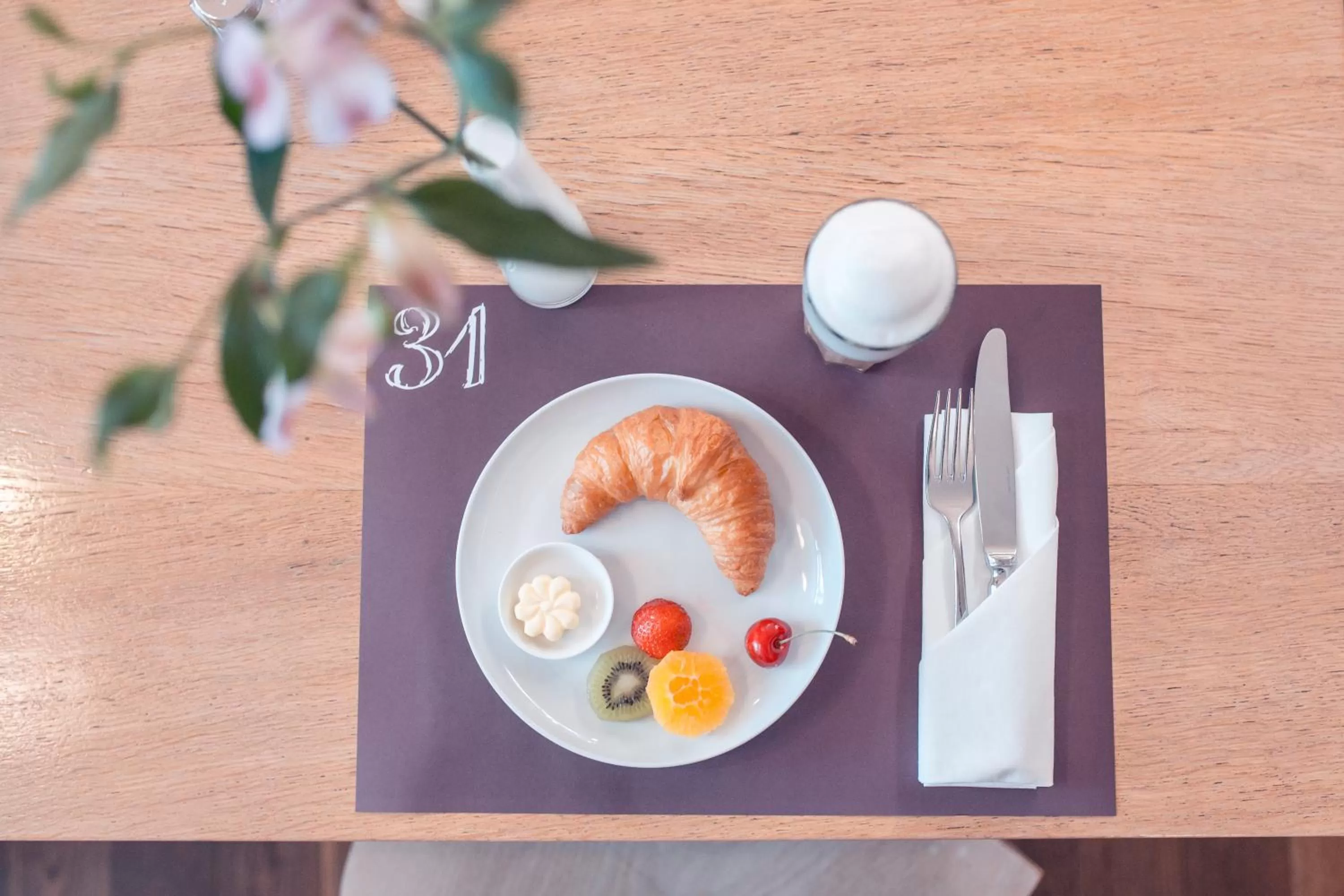 Breakfast in Hotel Bleibtreu Berlin by Golden Tulip