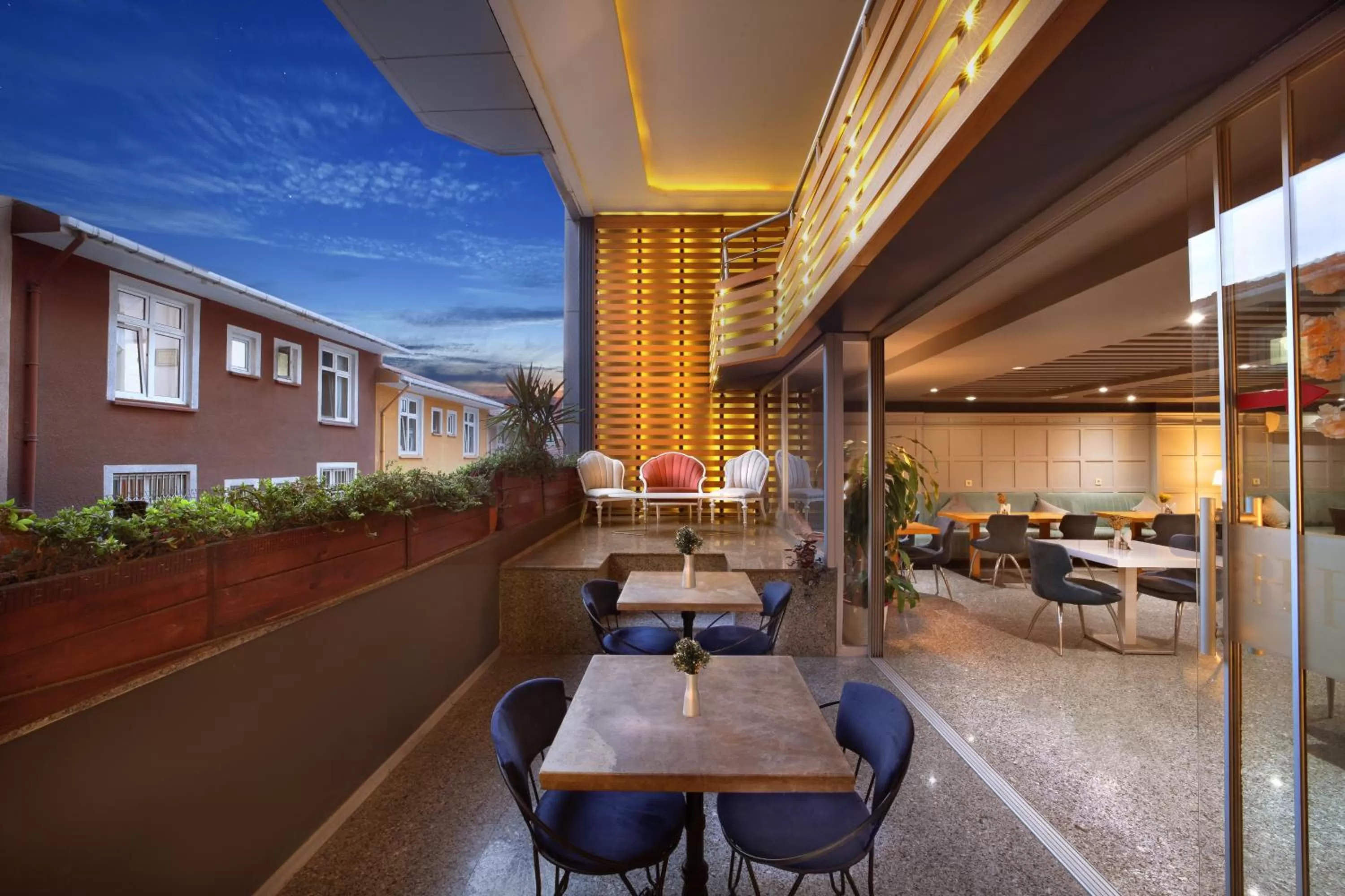 Restaurant/places to eat in Harbiye Residence