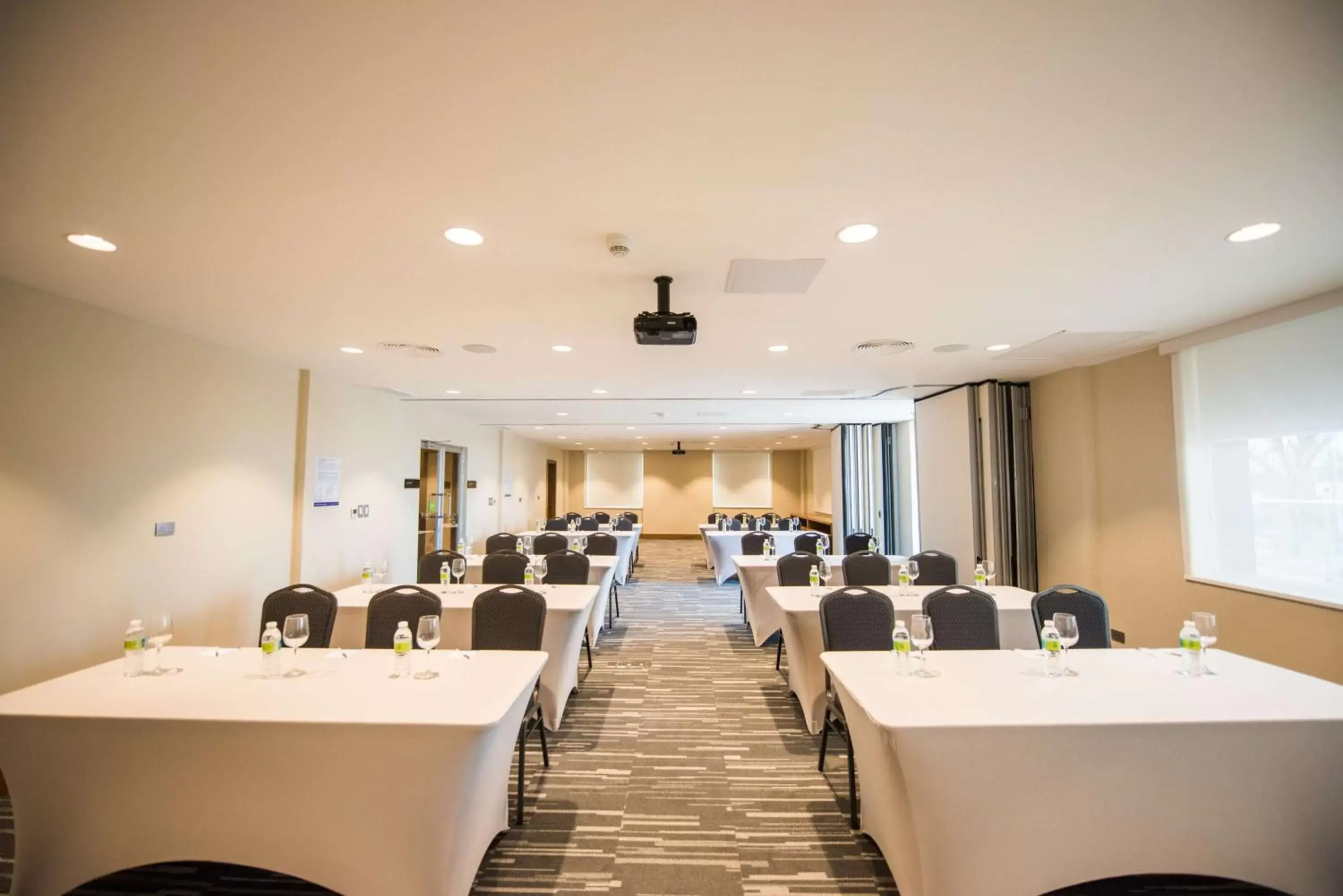 Meeting/conference room in Hampton By Hilton Santo Domingo Airport