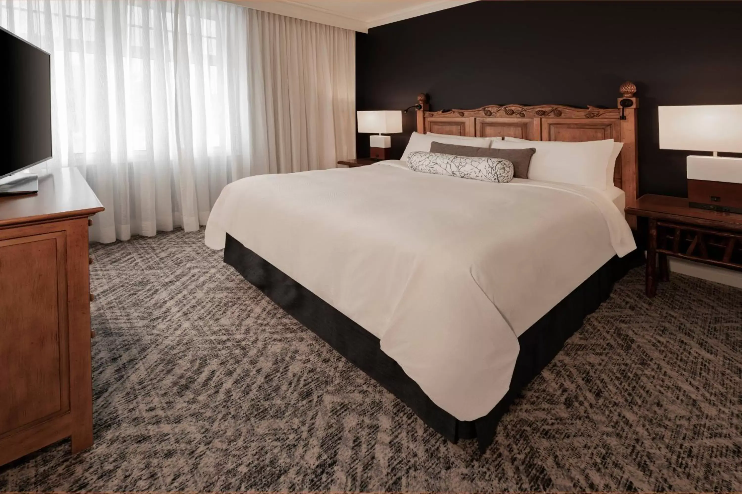 Bedroom, Bed in JW Marriott The Rosseau Muskoka Resort & Spa