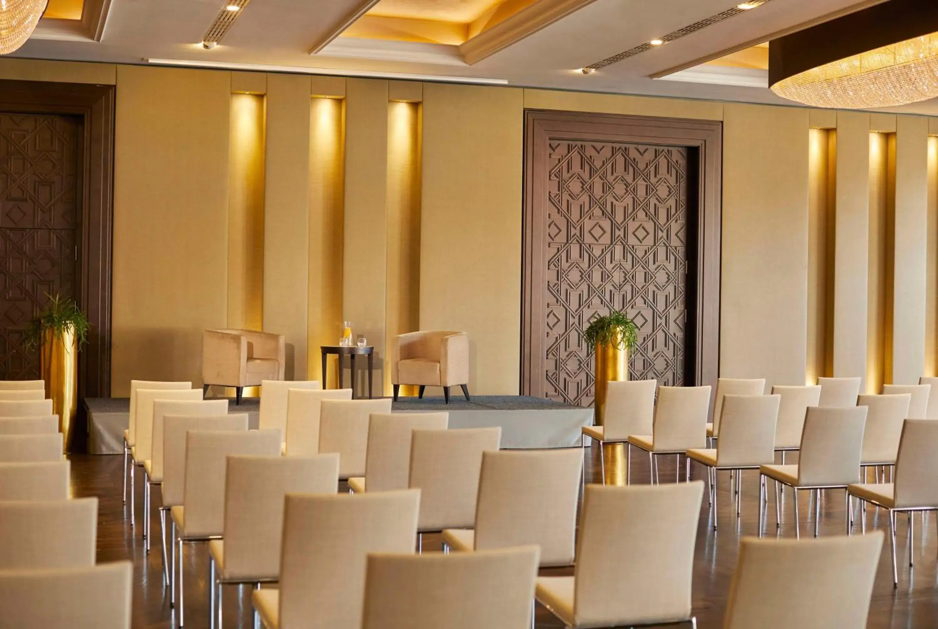 Meeting/conference room in Kempinski Hotel Frankfurt Gravenbruch