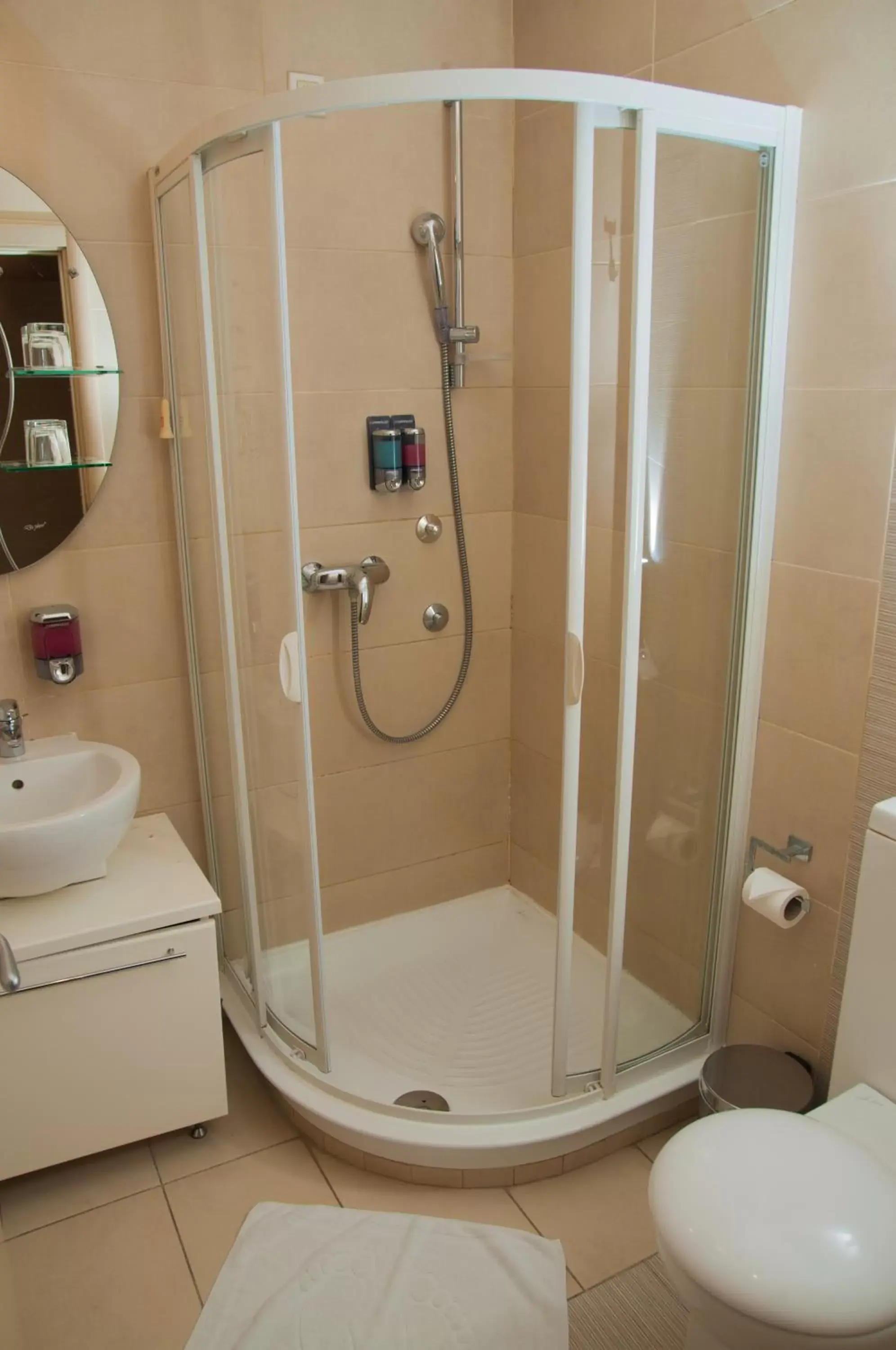 Bathroom in Garni Hotel Vigor - EV station