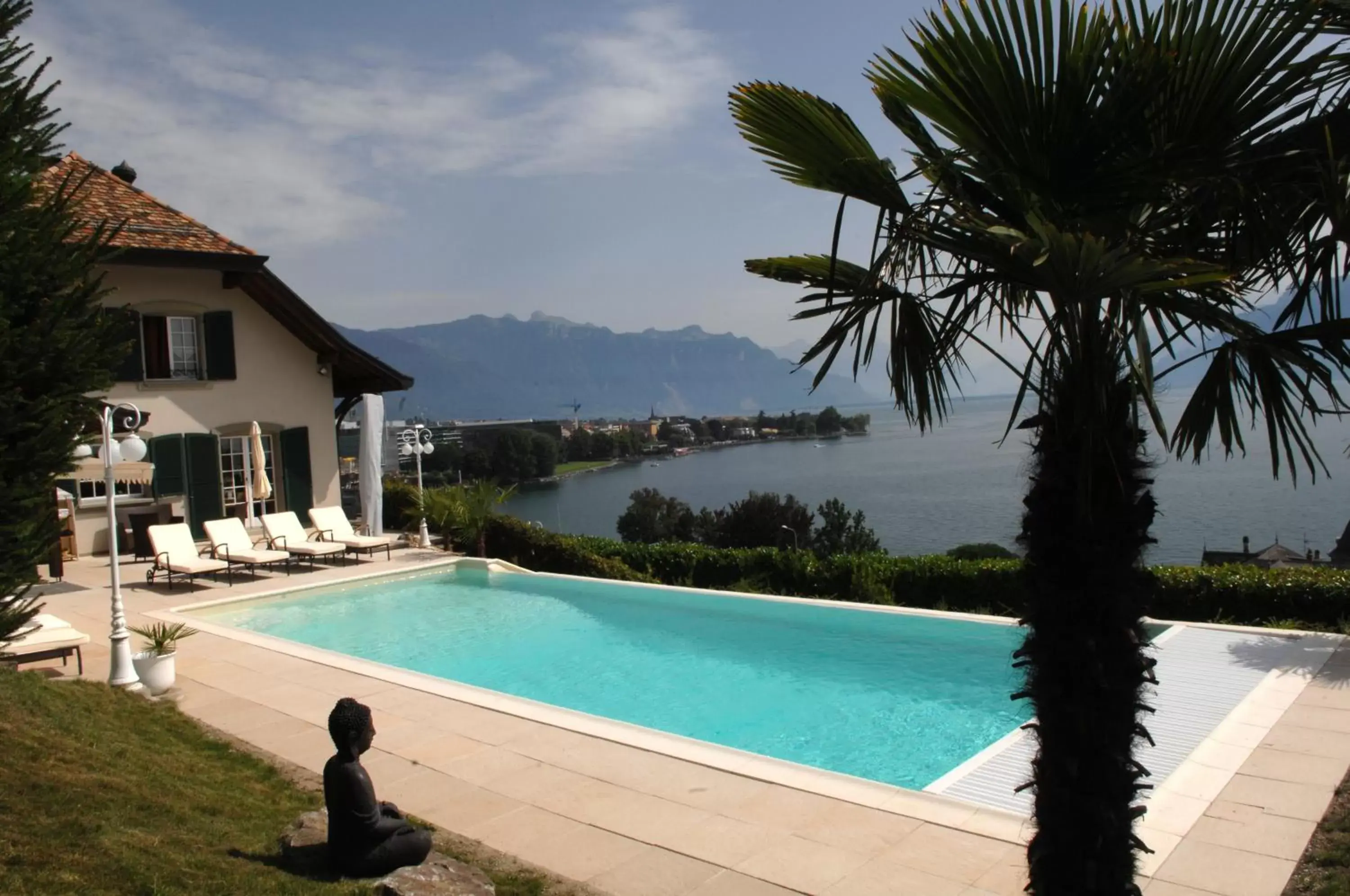 Facade/entrance, Swimming Pool in B&B Corseaux Beach & Riviera Beach