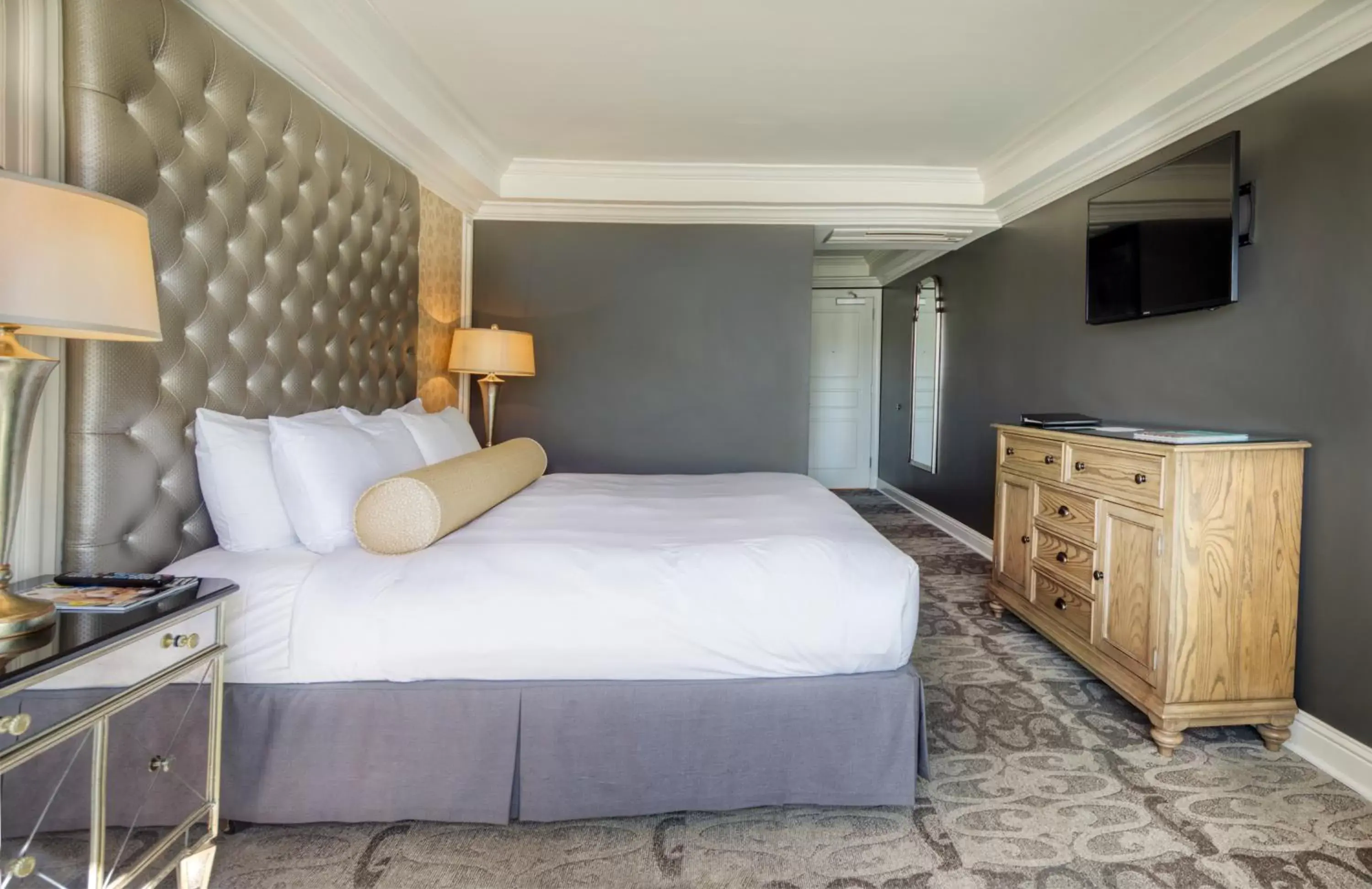 Bed in Hotel Ballard Bed in Hotel Ballard