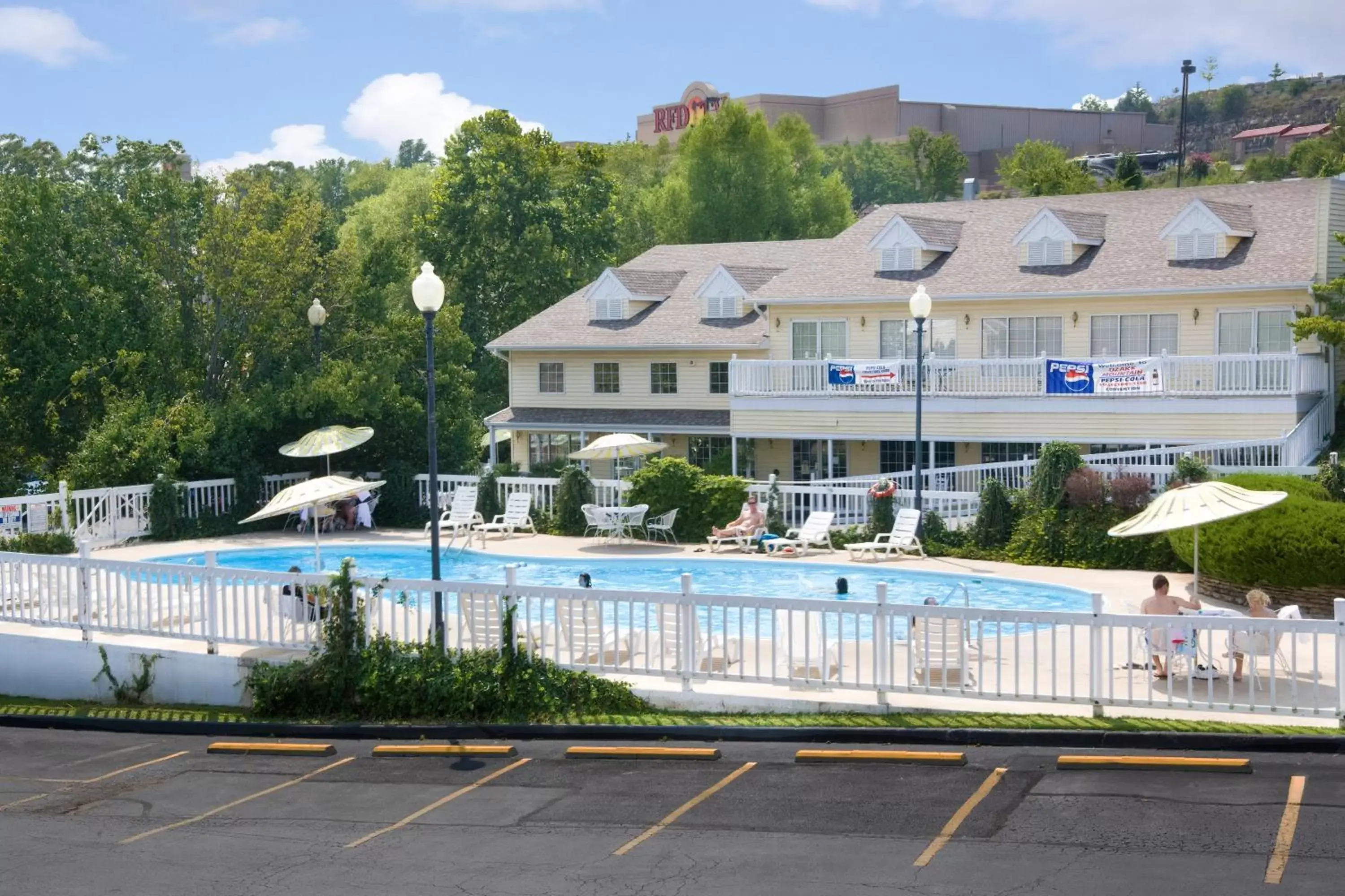 Swimming Pool in Honeysuckle Inn & Conference Center