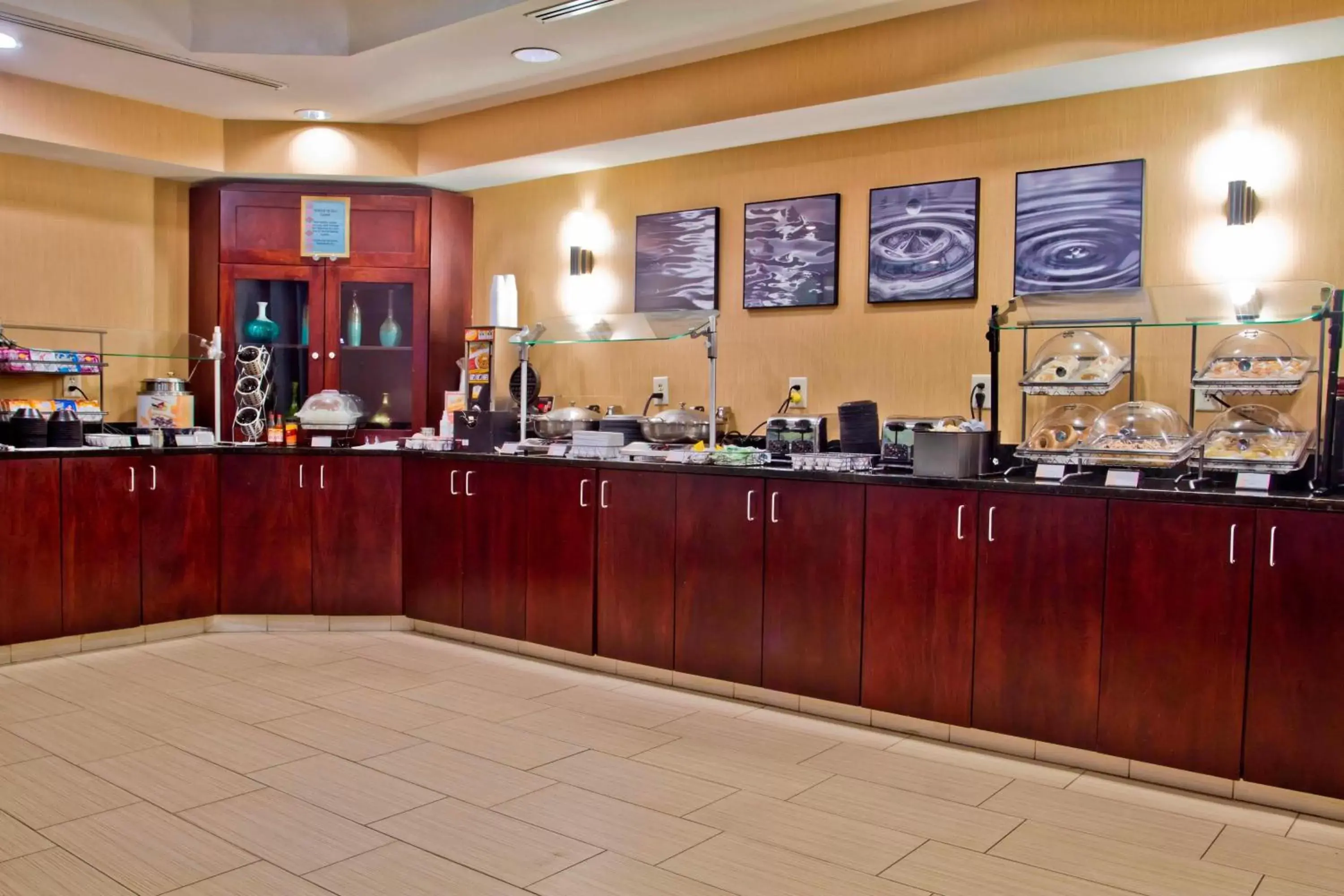 Breakfast, Restaurant/Places to Eat in SpringHill Suites by Marriott Charlotte Airport