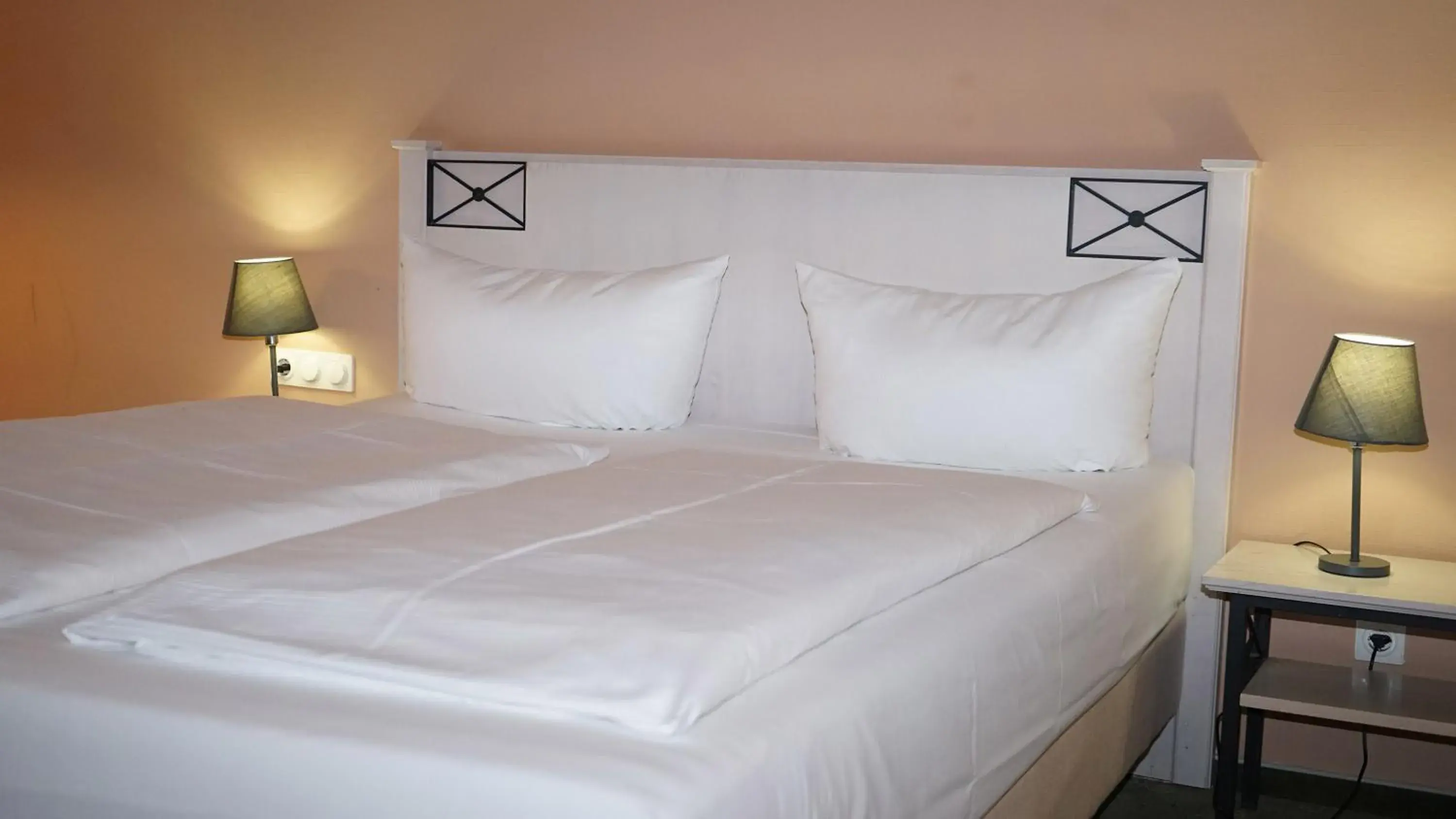 Bed in Entrée Groß Borstel Garni Hotel