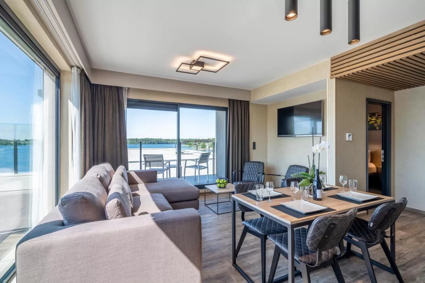 Living room in Golden Lakes Hotel