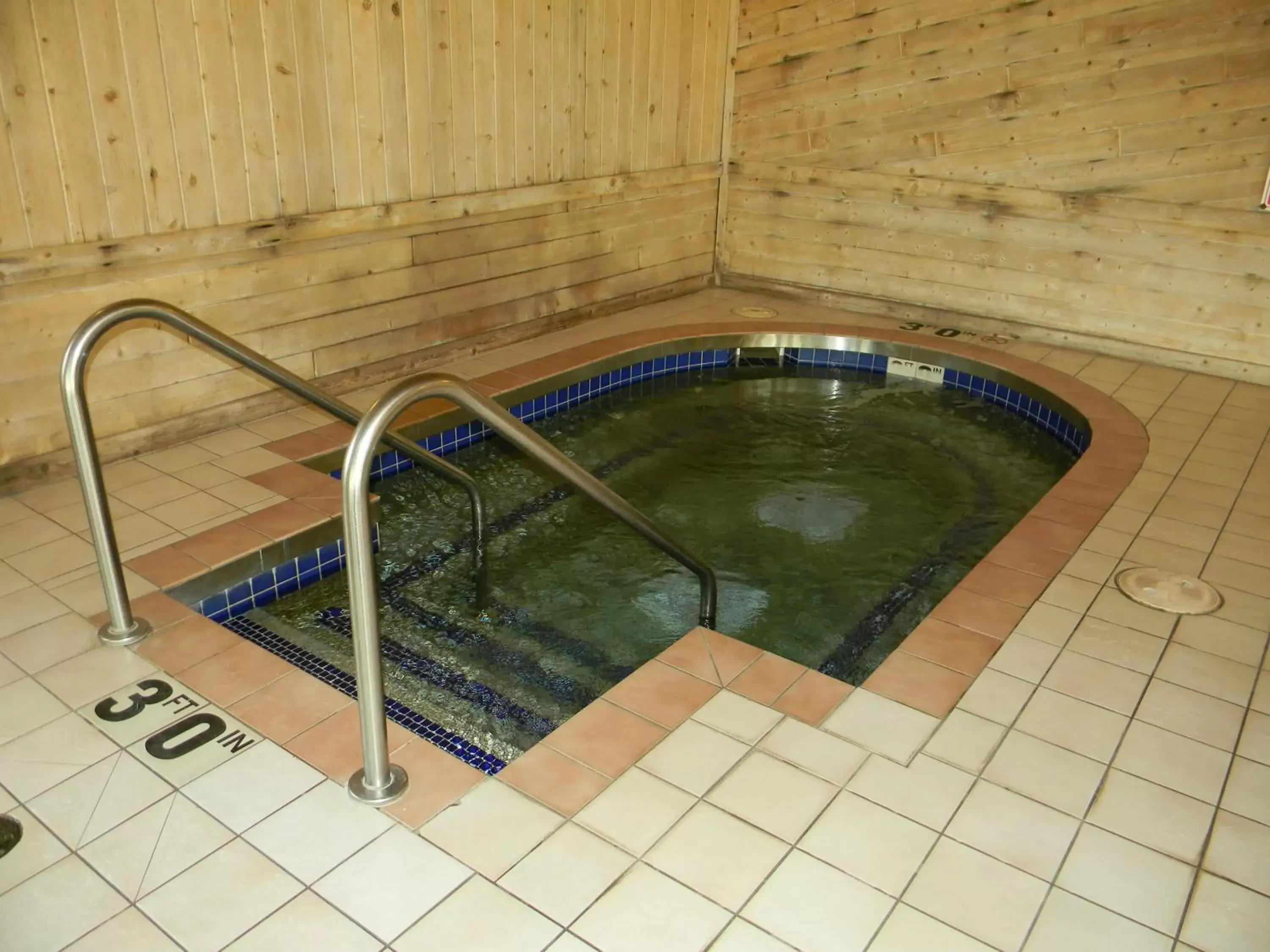 Hot Tub, Swimming Pool in Boarders Inn & Suites by Cobblestone Hotels - Superior/Duluth