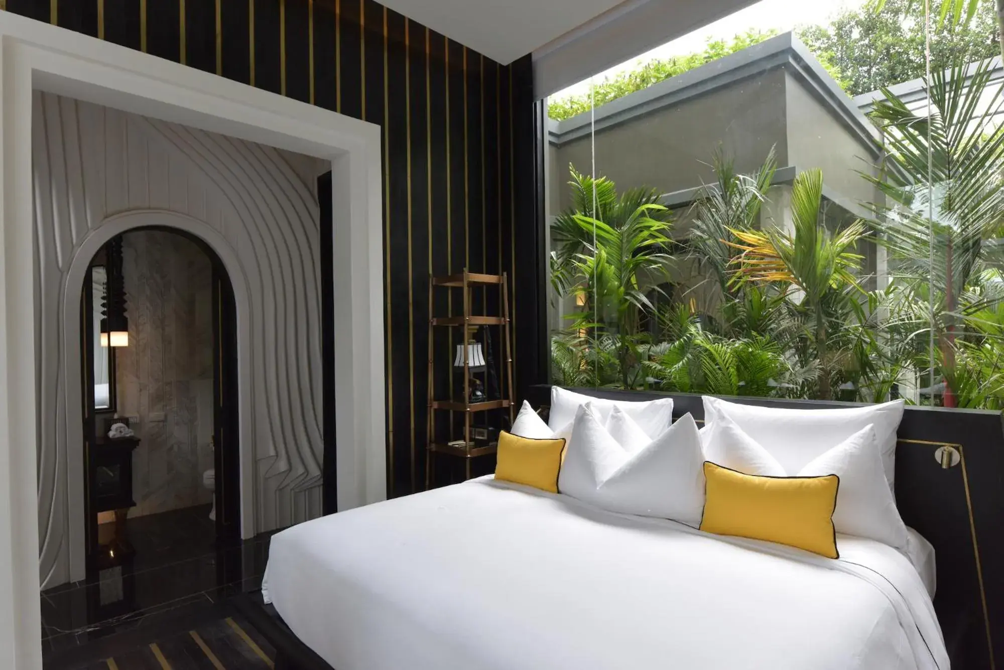 Bed in Bensley Collection Pool Villas - Shinta Mani Angkor