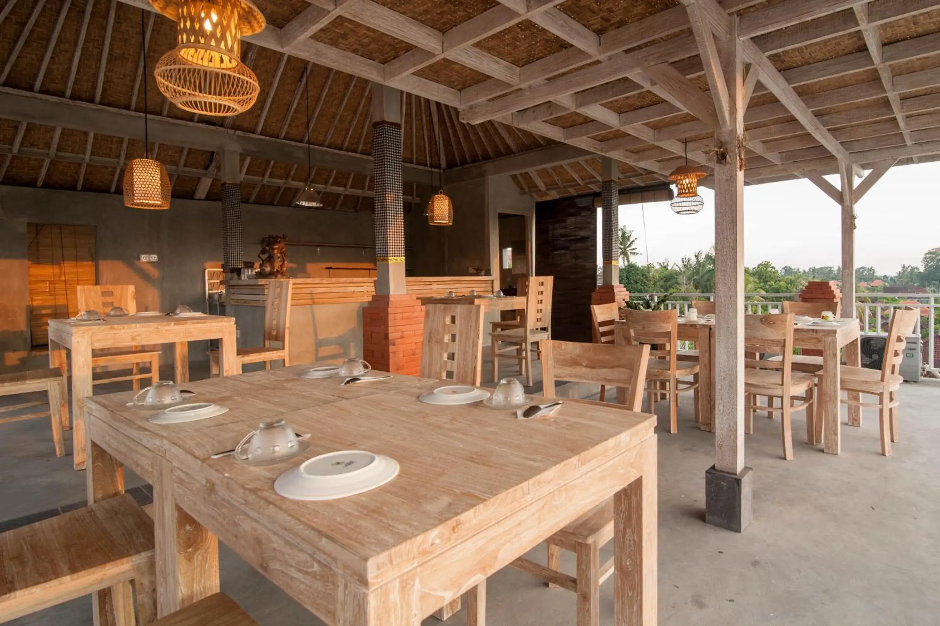 Restaurant/Places to Eat in Kememai Hostel