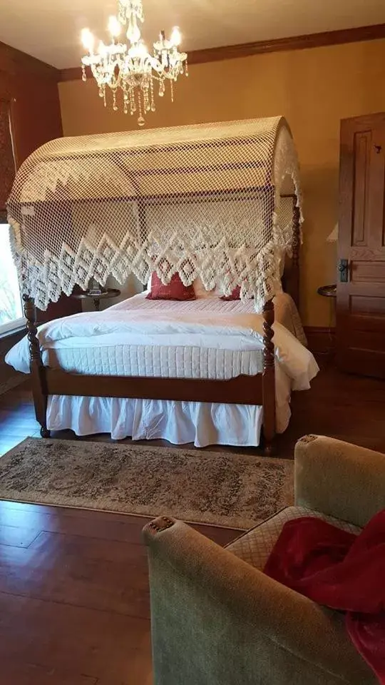 Bed in The Wanderlust Hotel