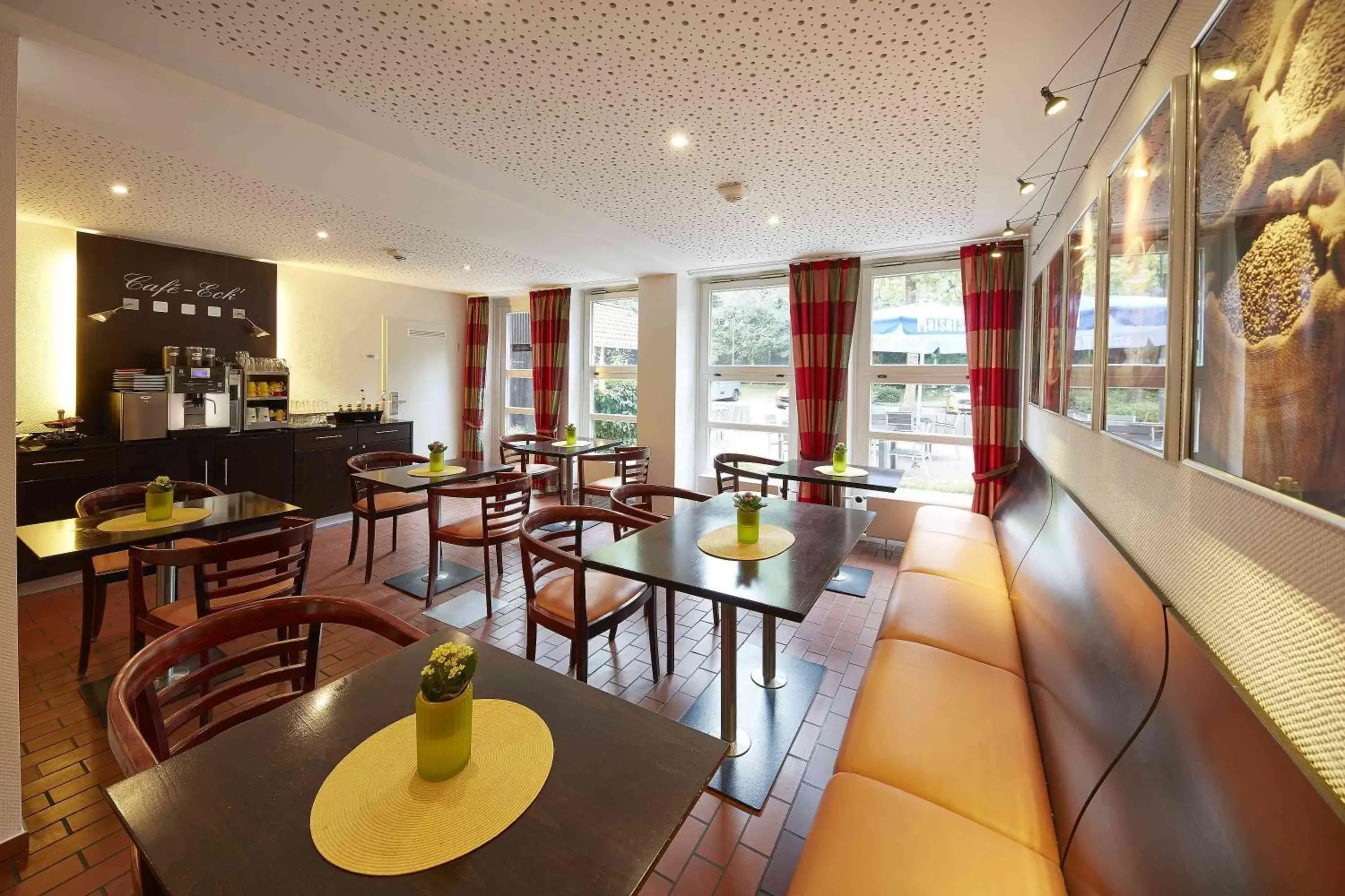 Restaurant/places to eat, Lounge/Bar in GHOTEL hotel & living Kiel