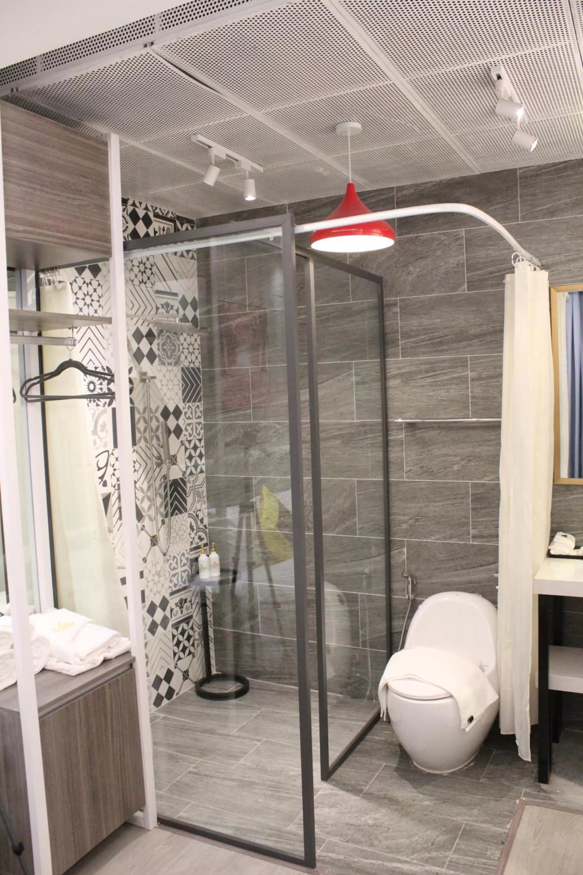 Bathroom in THE QUEENDOR BOUTIQUE HOTEL