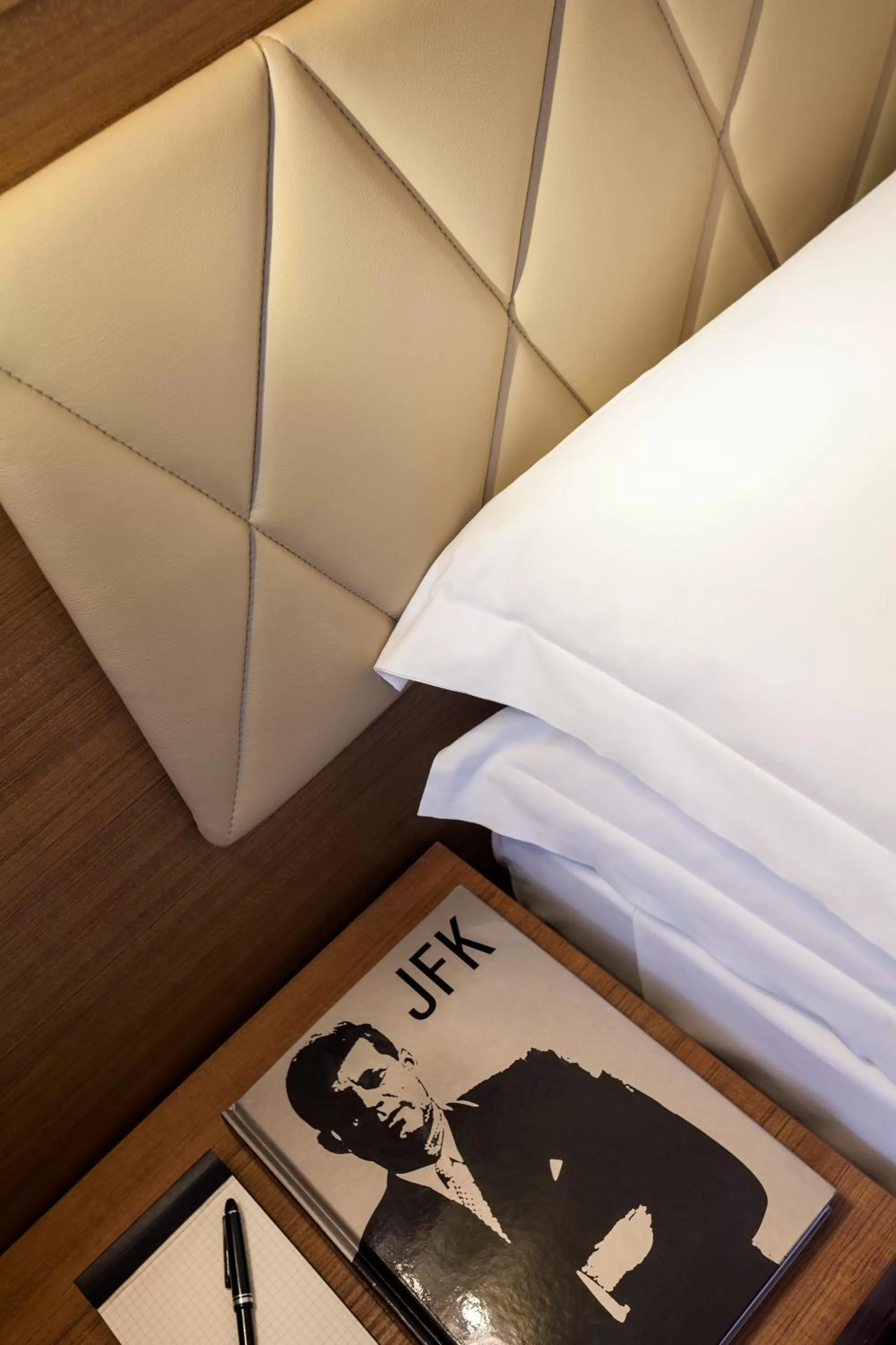 Bed in Hotel Kennedy