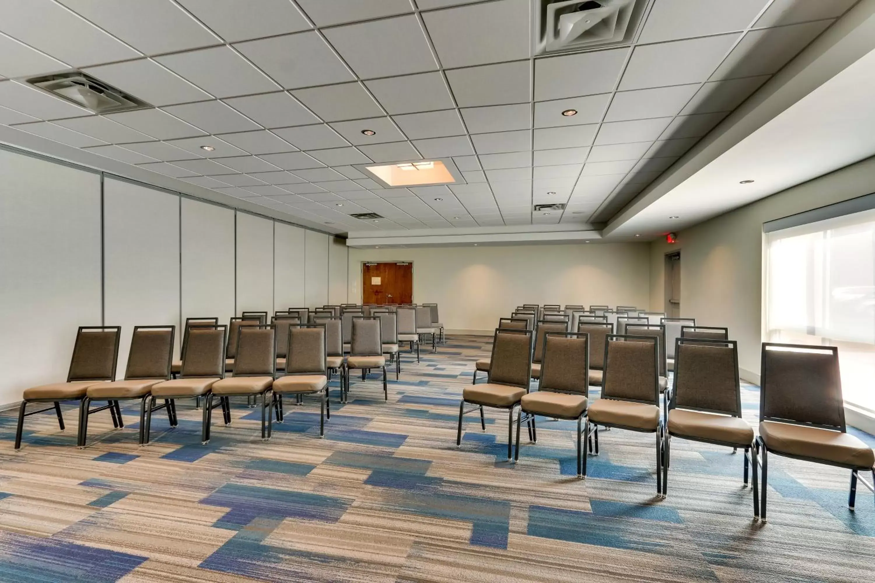 Meeting/conference room in Holiday Inn Express & Suites - Dawsonville, an IHG Hotel