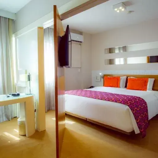 Bedroom, Bed in Quality Suites Alphaville