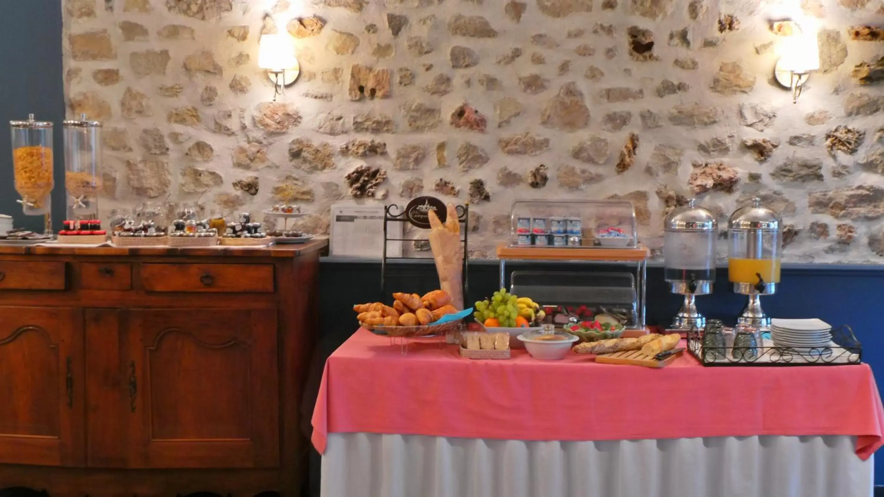 Property building, Food in Hotel Relais Du Postillon