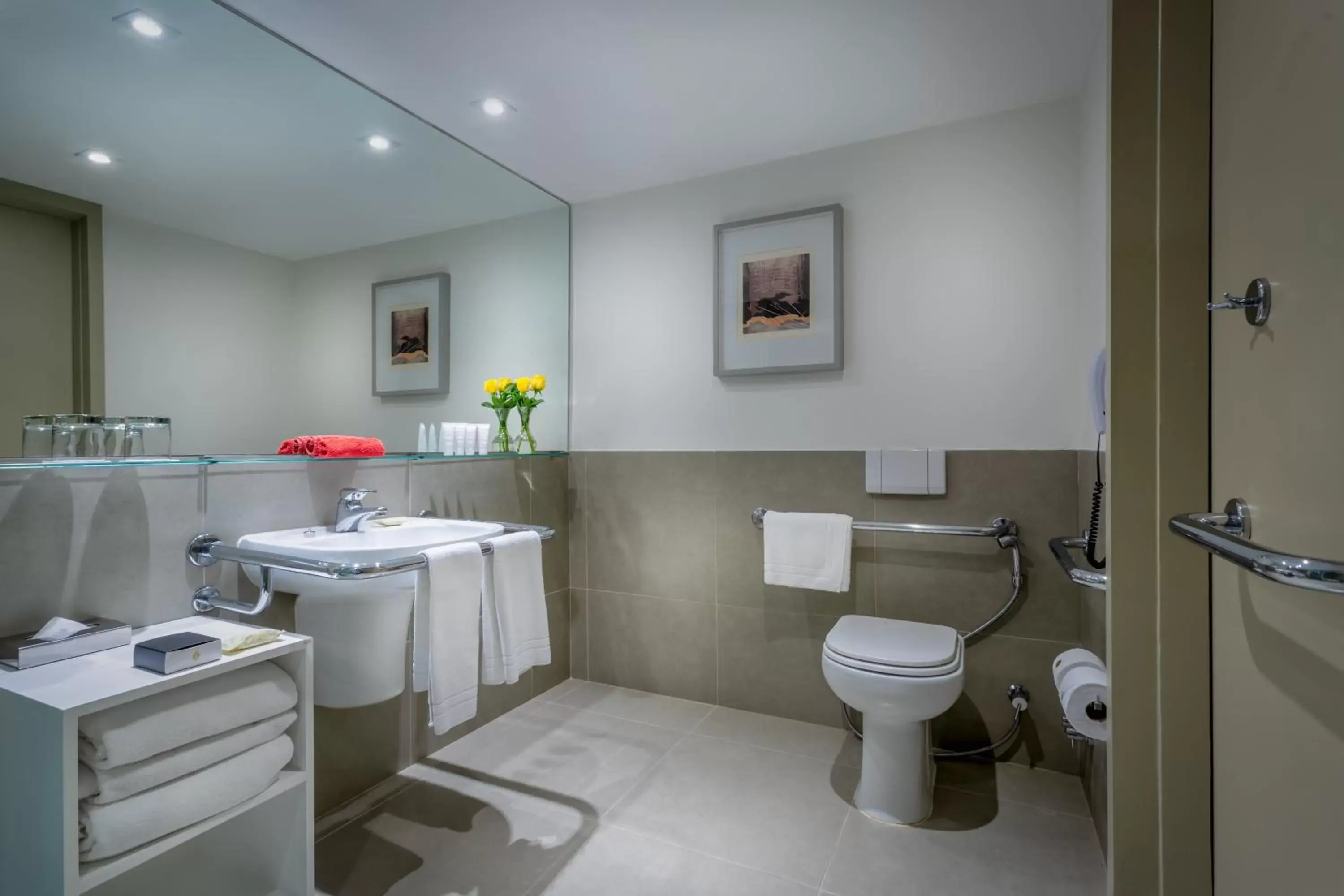 Photo of the whole room, Bathroom in InterContinental São Paulo, an IHG Hotel