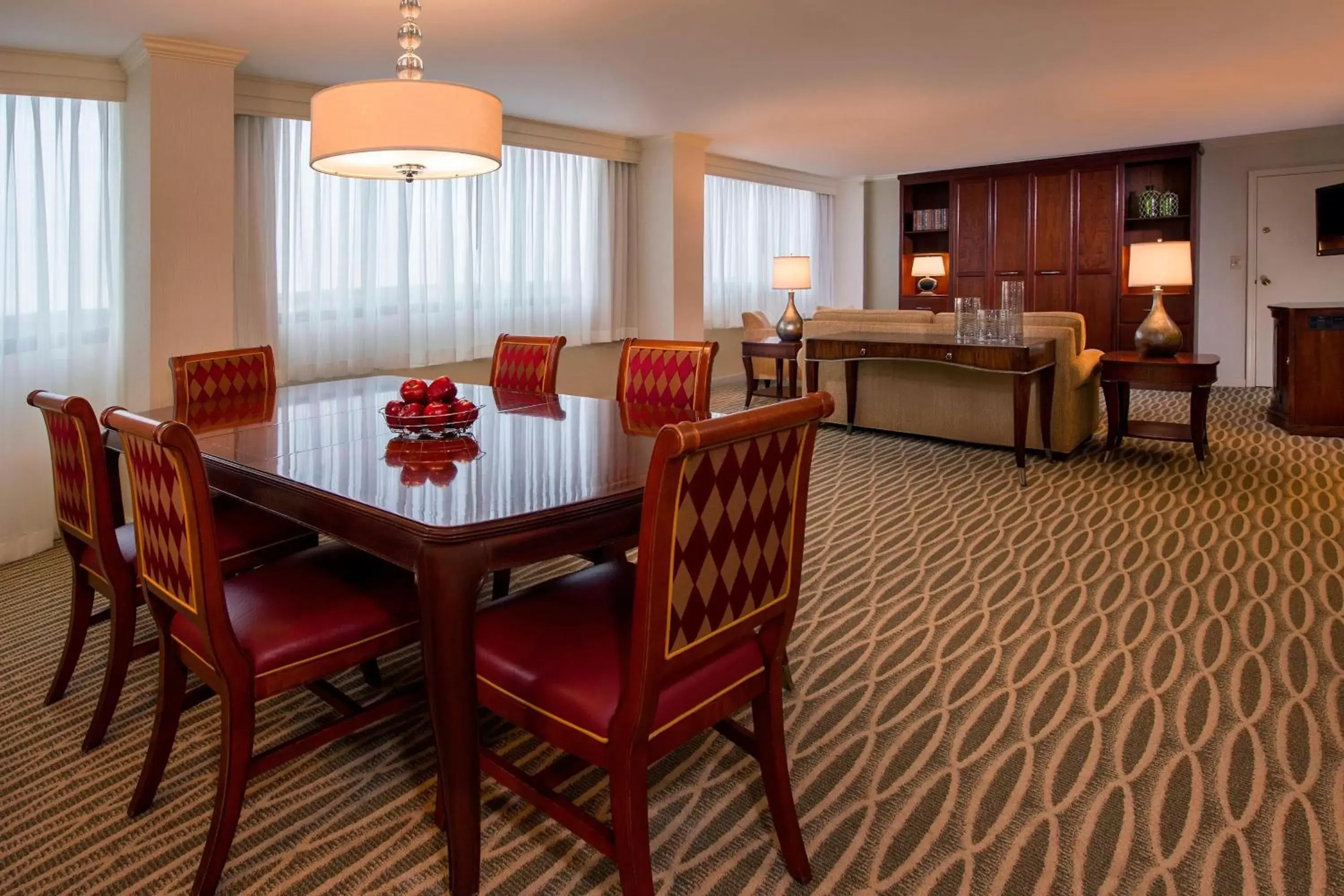 Photo of the whole room, Dining Area in BWI Airport Marriott