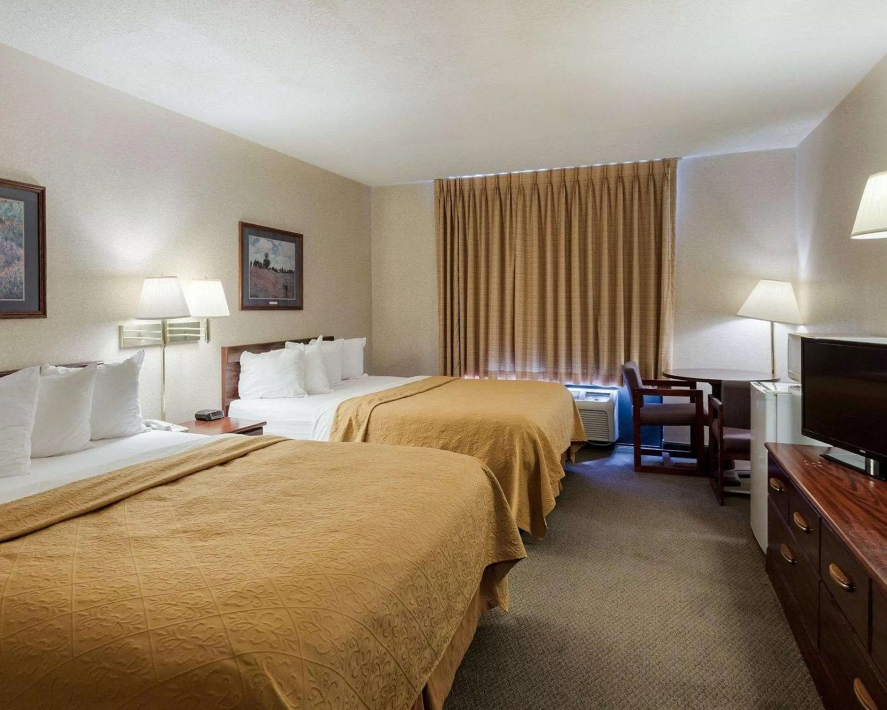 Photo of the whole room, Bed in Quality Inn Robinsonville