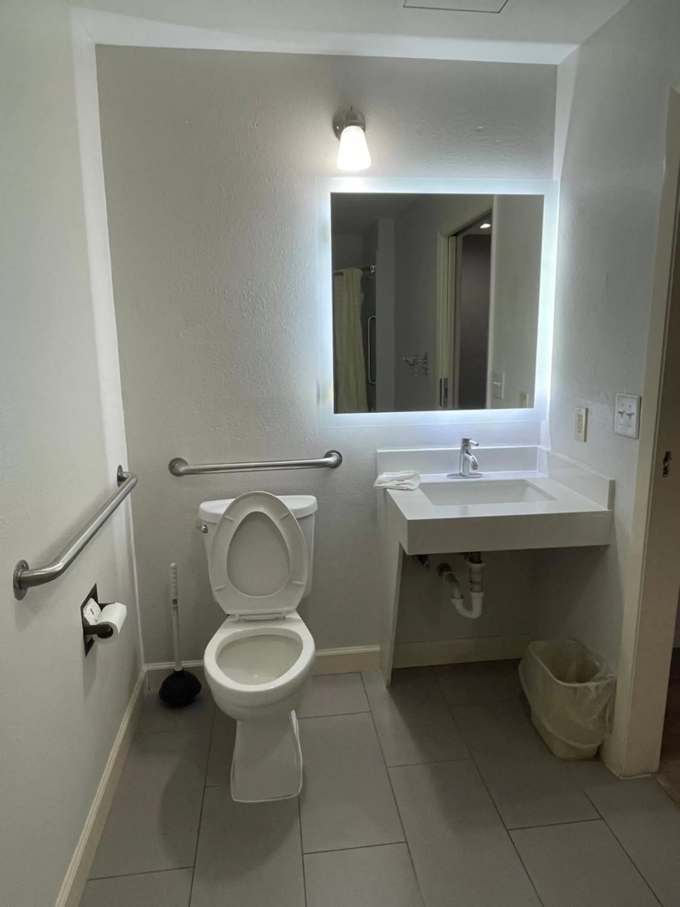 Bathroom in Motel 6 Houston, TX - I-10 West