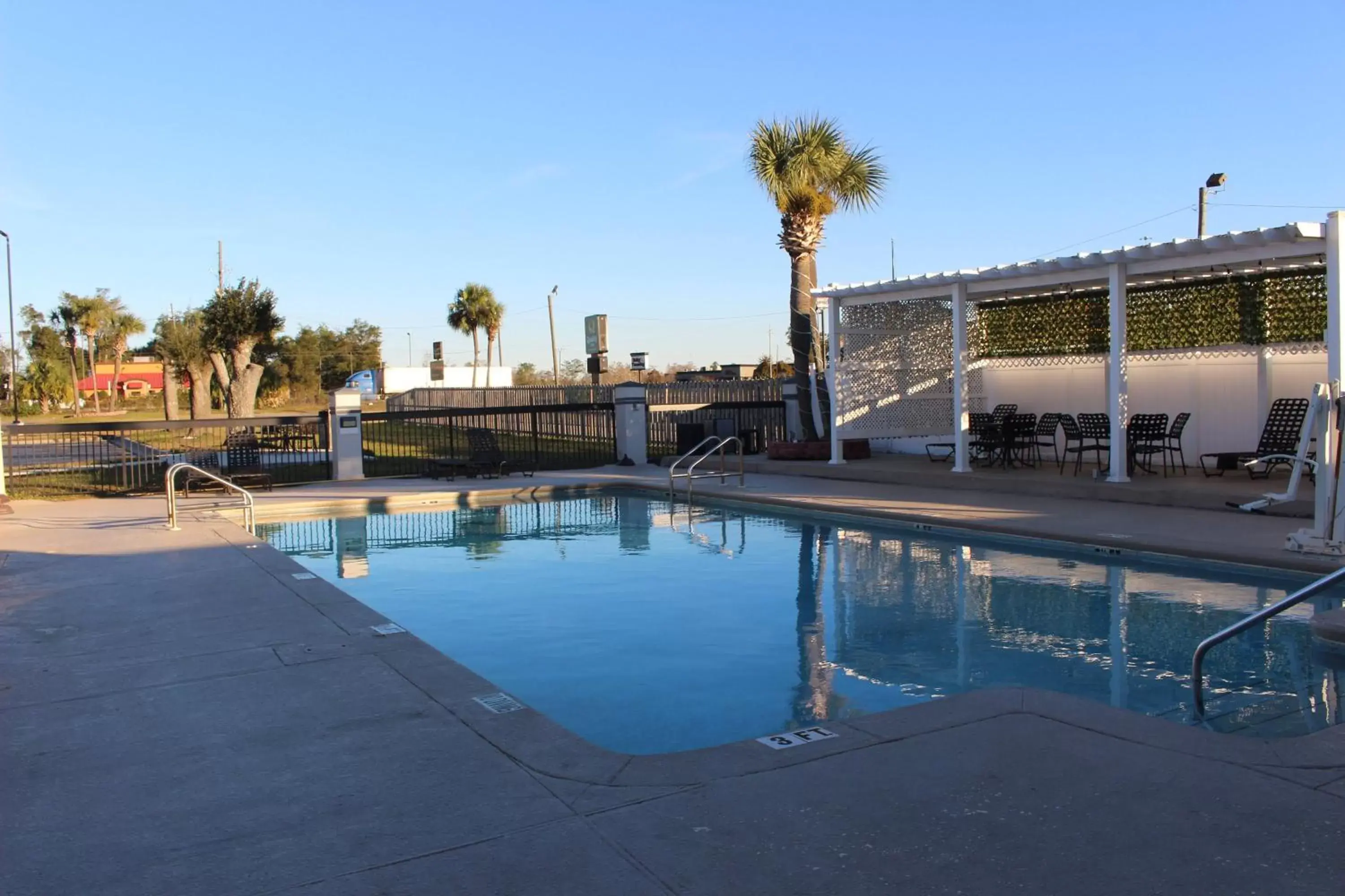 Swimming Pool in Days Inn by Wyndham Marianna