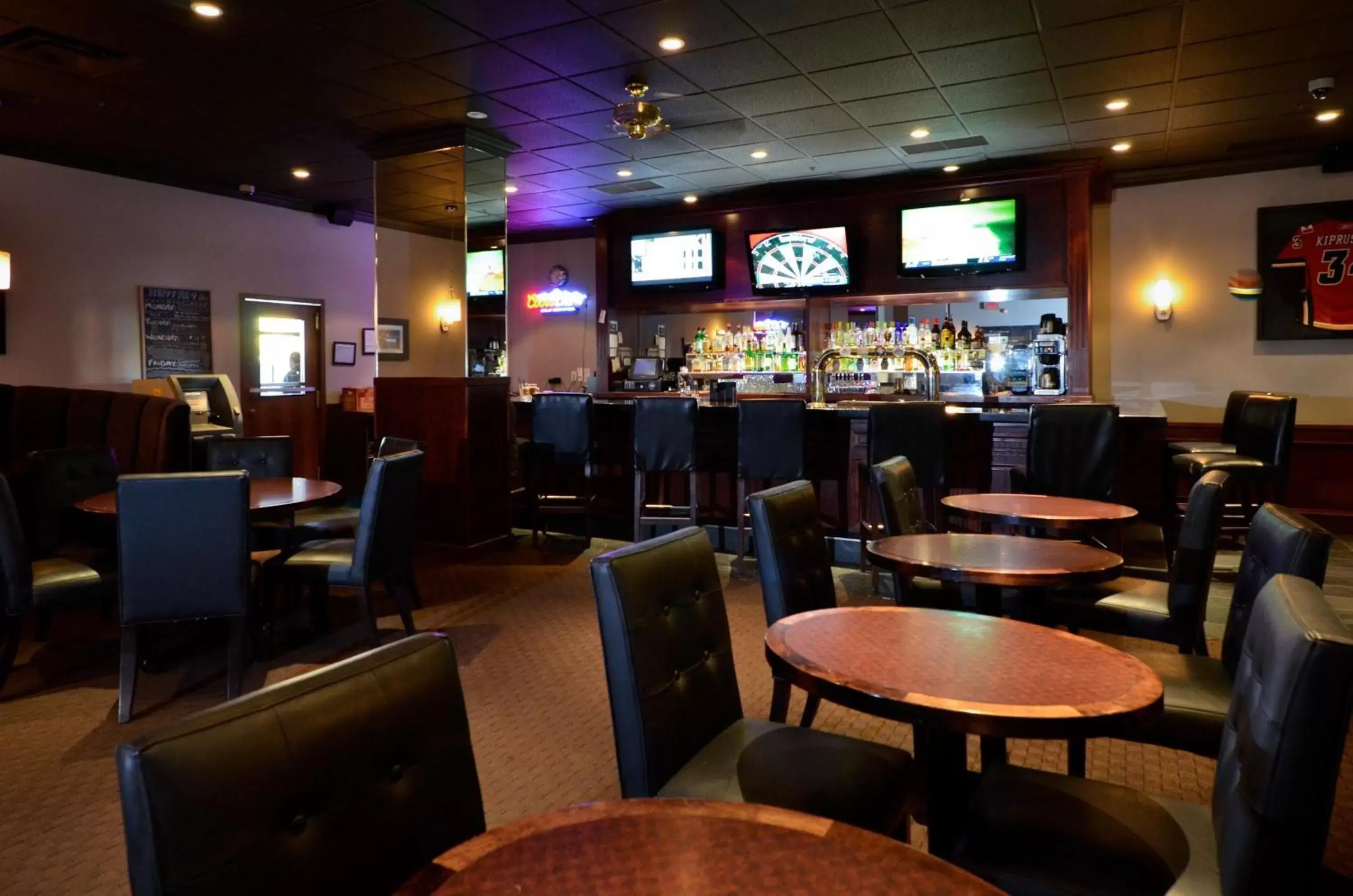 Lounge or bar, Restaurant/Places to Eat in Sandman Hotel Lethbridge